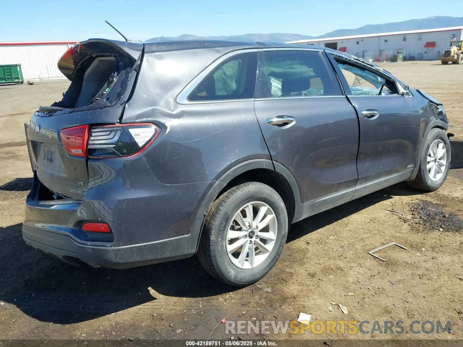 4 Photograph of a damaged car 5XYPGDA54KG468306 KIA SORENTO 2019