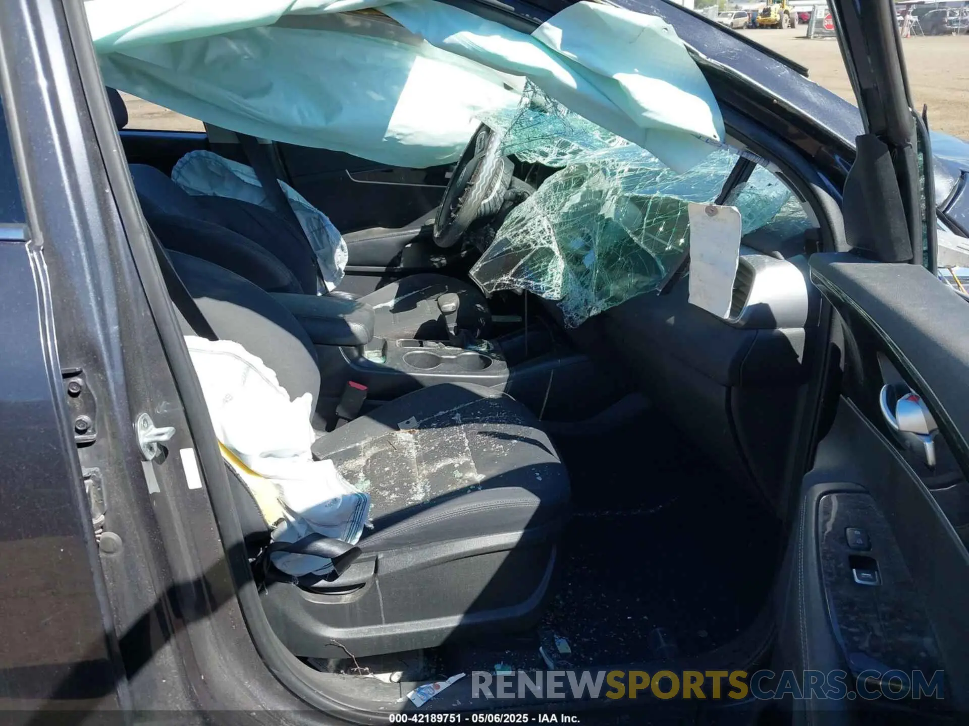 5 Photograph of a damaged car 5XYPGDA54KG468306 KIA SORENTO 2019