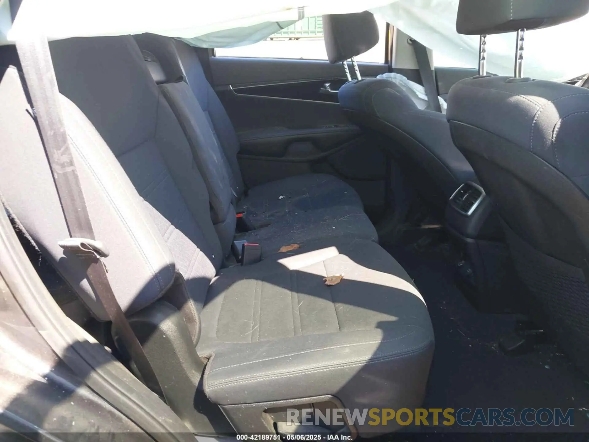8 Photograph of a damaged car 5XYPGDA54KG468306 KIA SORENTO 2019