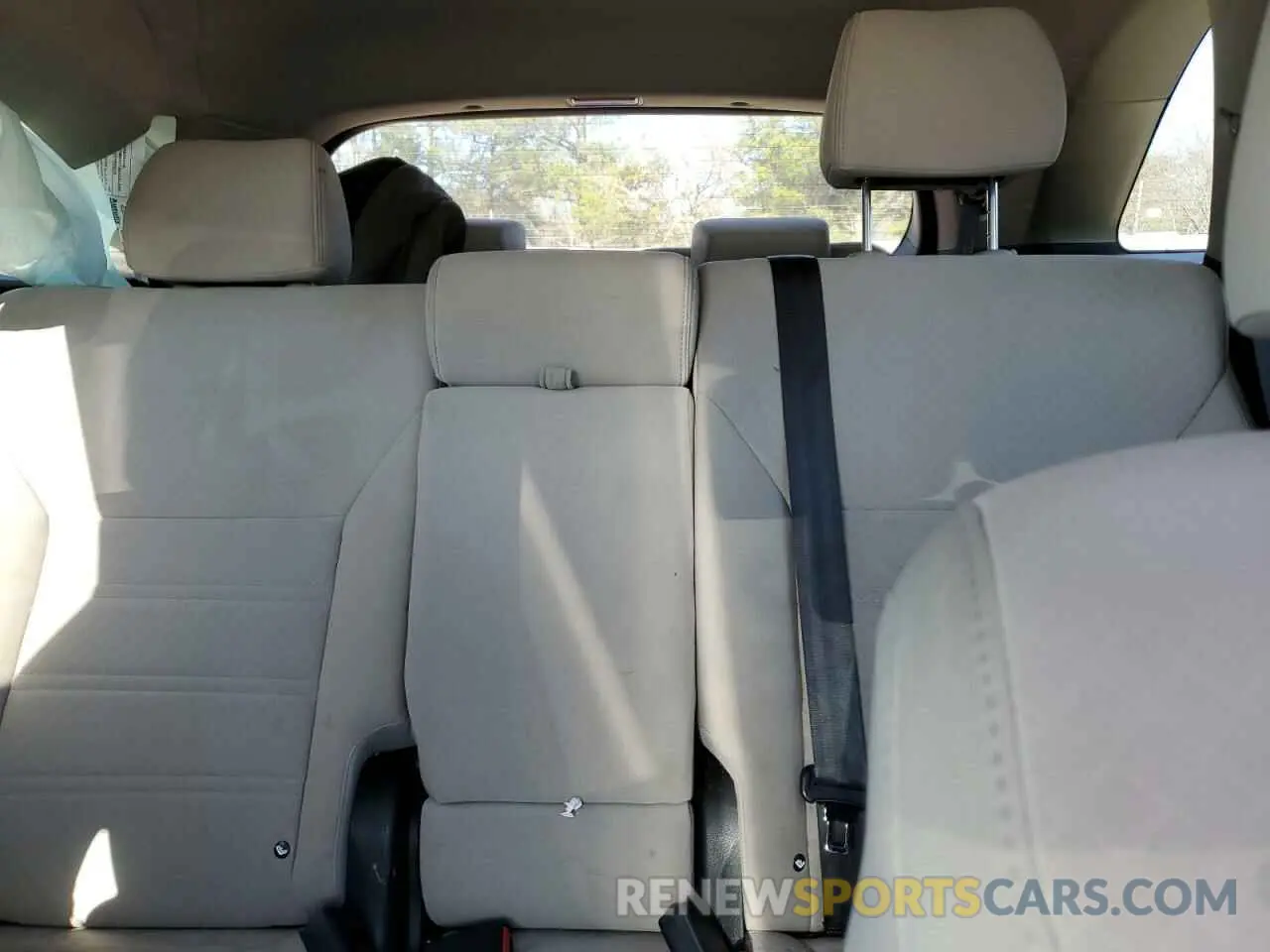 10 Photograph of a damaged car 5XYPGDA54KG483145 KIA SORENTO 2019