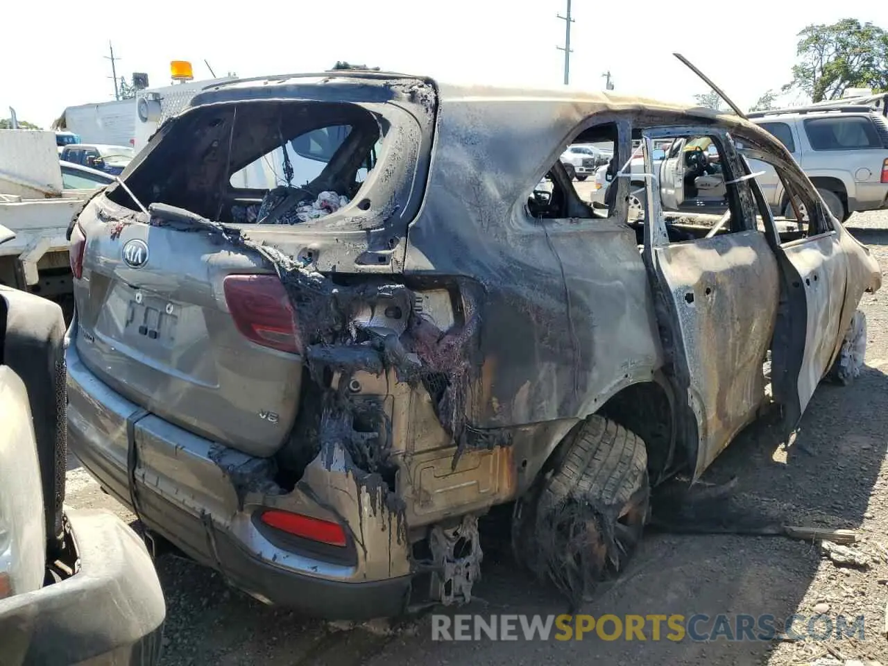 3 Photograph of a damaged car 5XYPGDA54KG509078 KIA SORENTO 2019