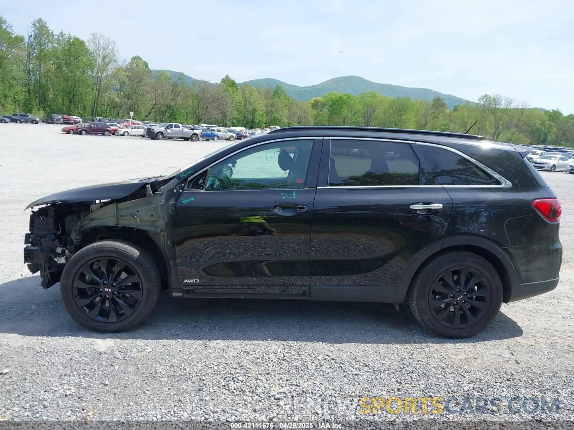 14 Photograph of a damaged car 5XYPGDA54KG605261 KIA SORENTO 2019