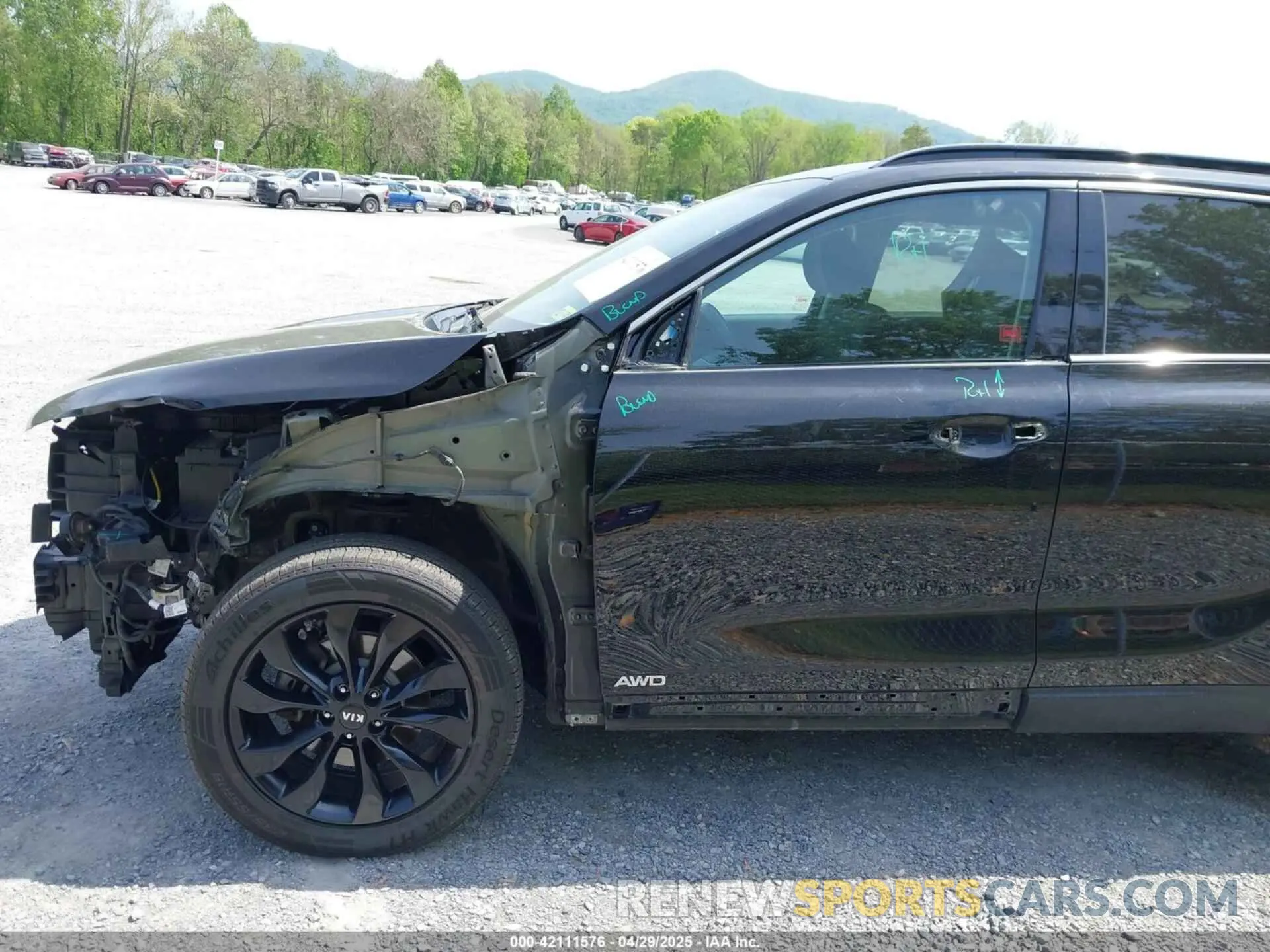 17 Photograph of a damaged car 5XYPGDA54KG605261 KIA SORENTO 2019