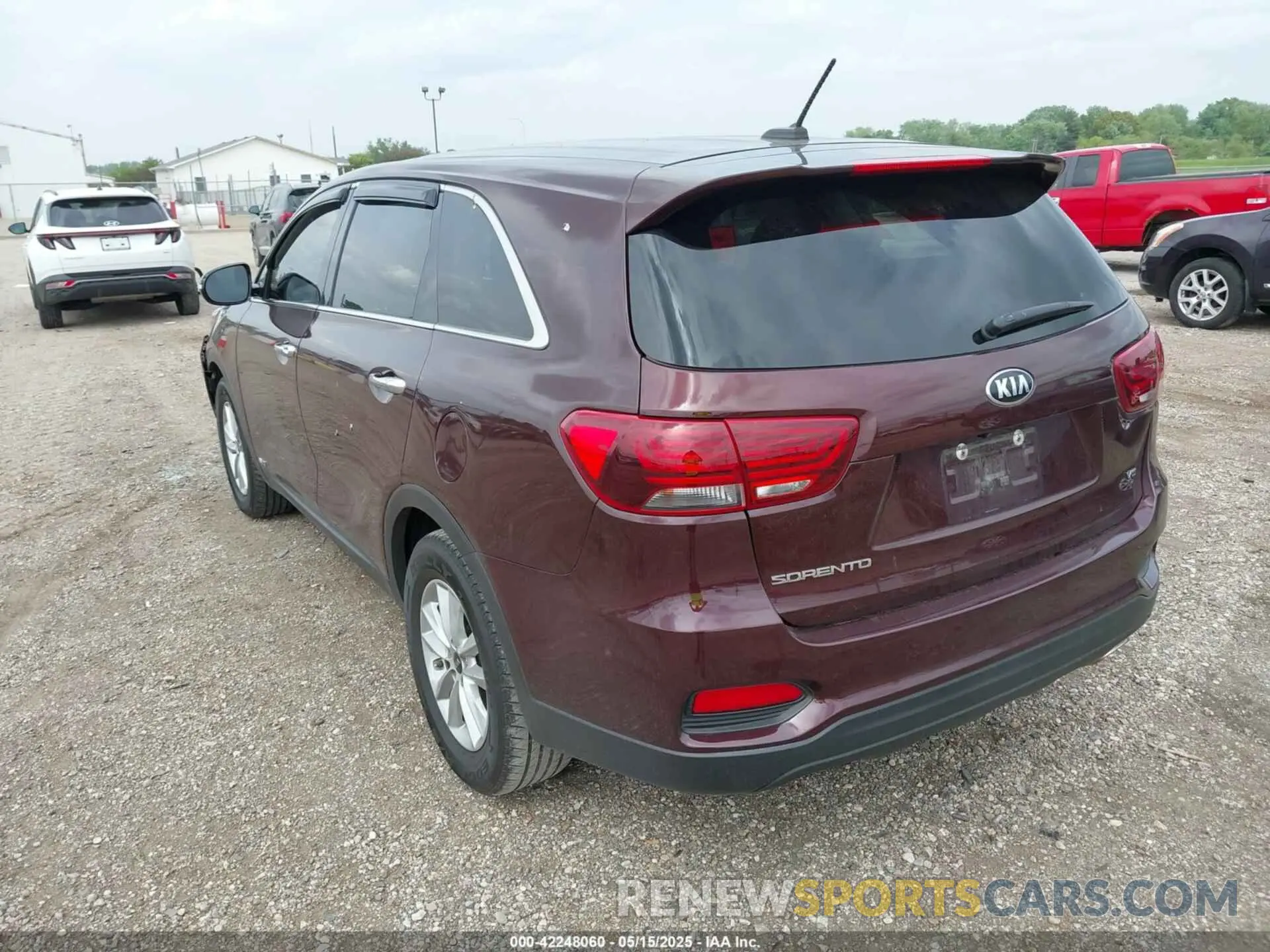 3 Photograph of a damaged car 5XYPGDA55KG447576 KIA SORENTO 2019