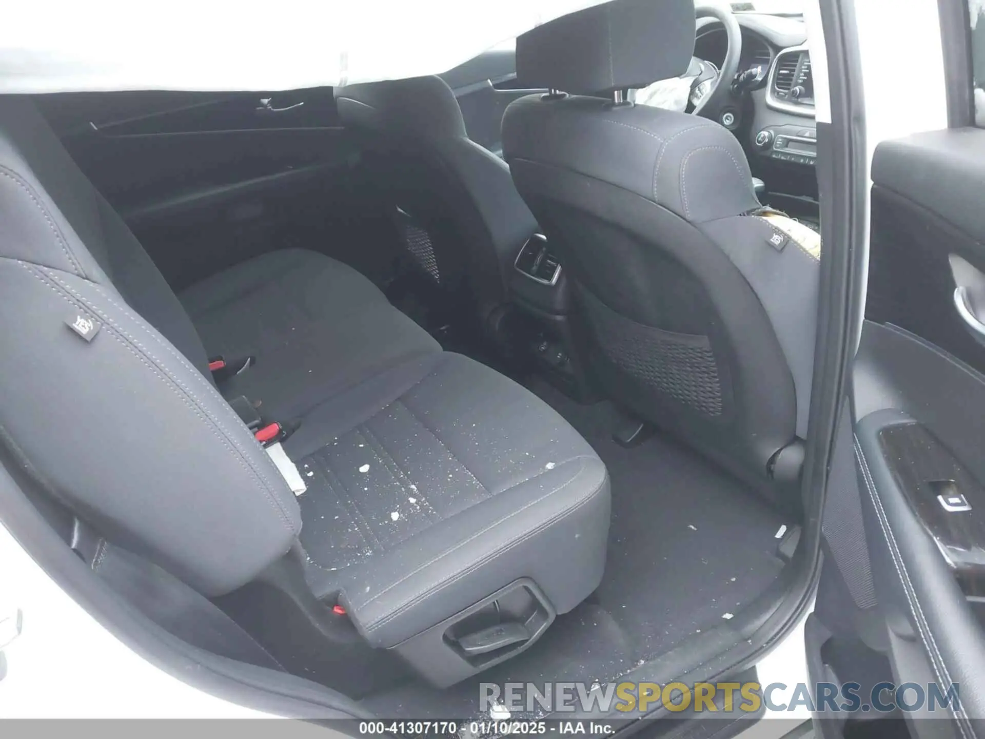 8 Photograph of a damaged car 5XYPGDA55KG450039 KIA SORENTO 2019