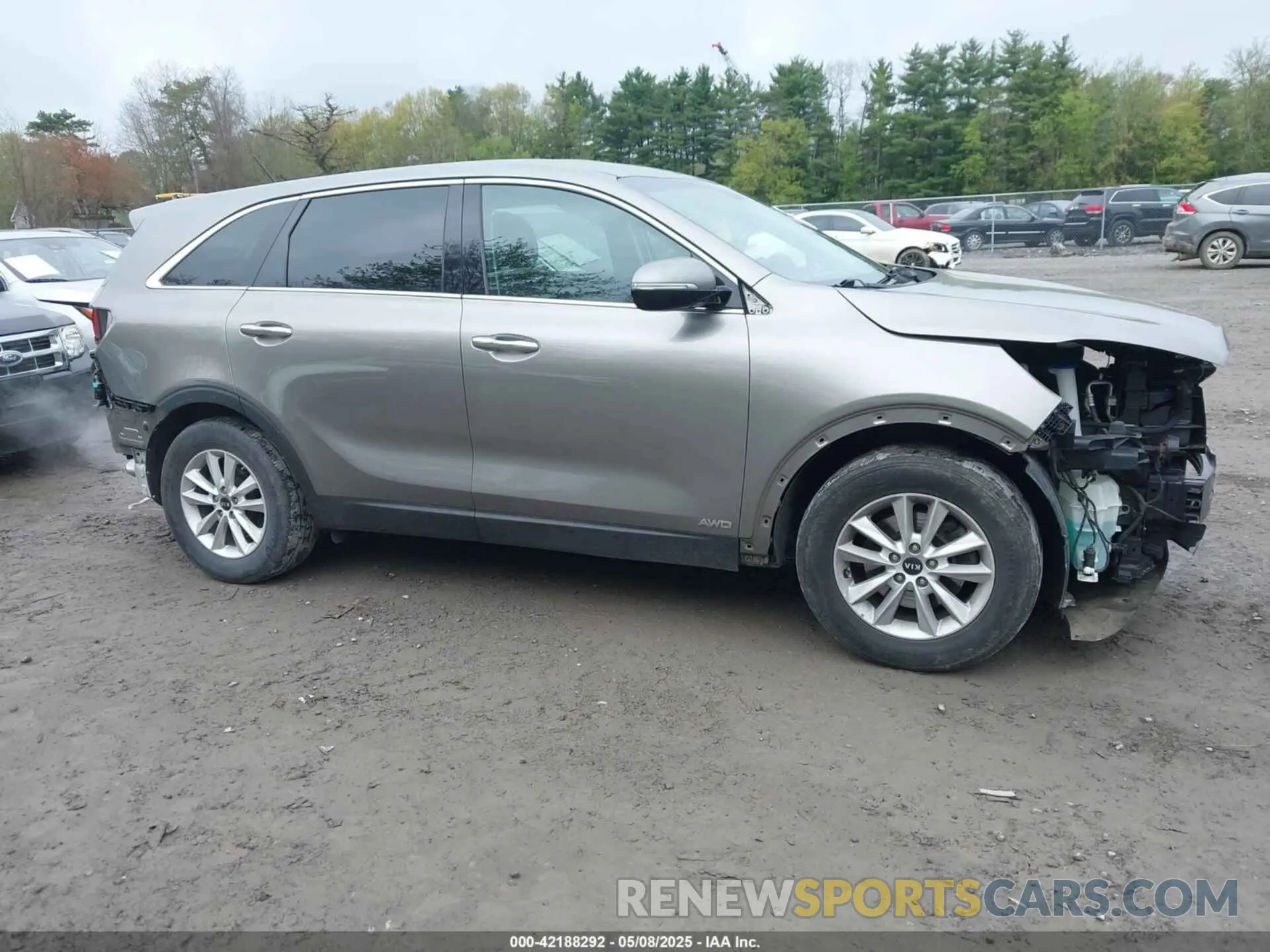 13 Photograph of a damaged car 5XYPGDA55KG481016 KIA SORENTO 2019