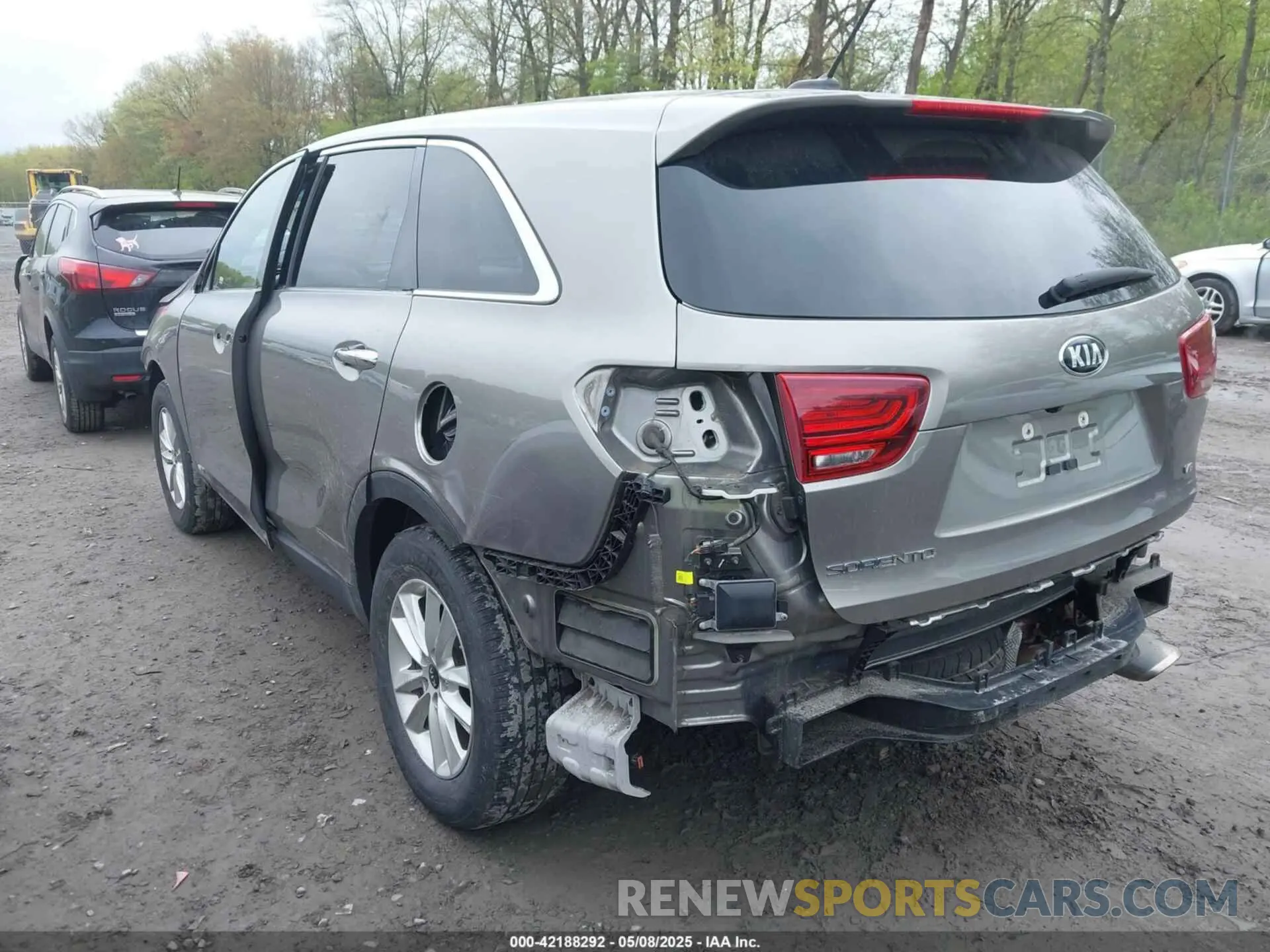 3 Photograph of a damaged car 5XYPGDA55KG481016 KIA SORENTO 2019