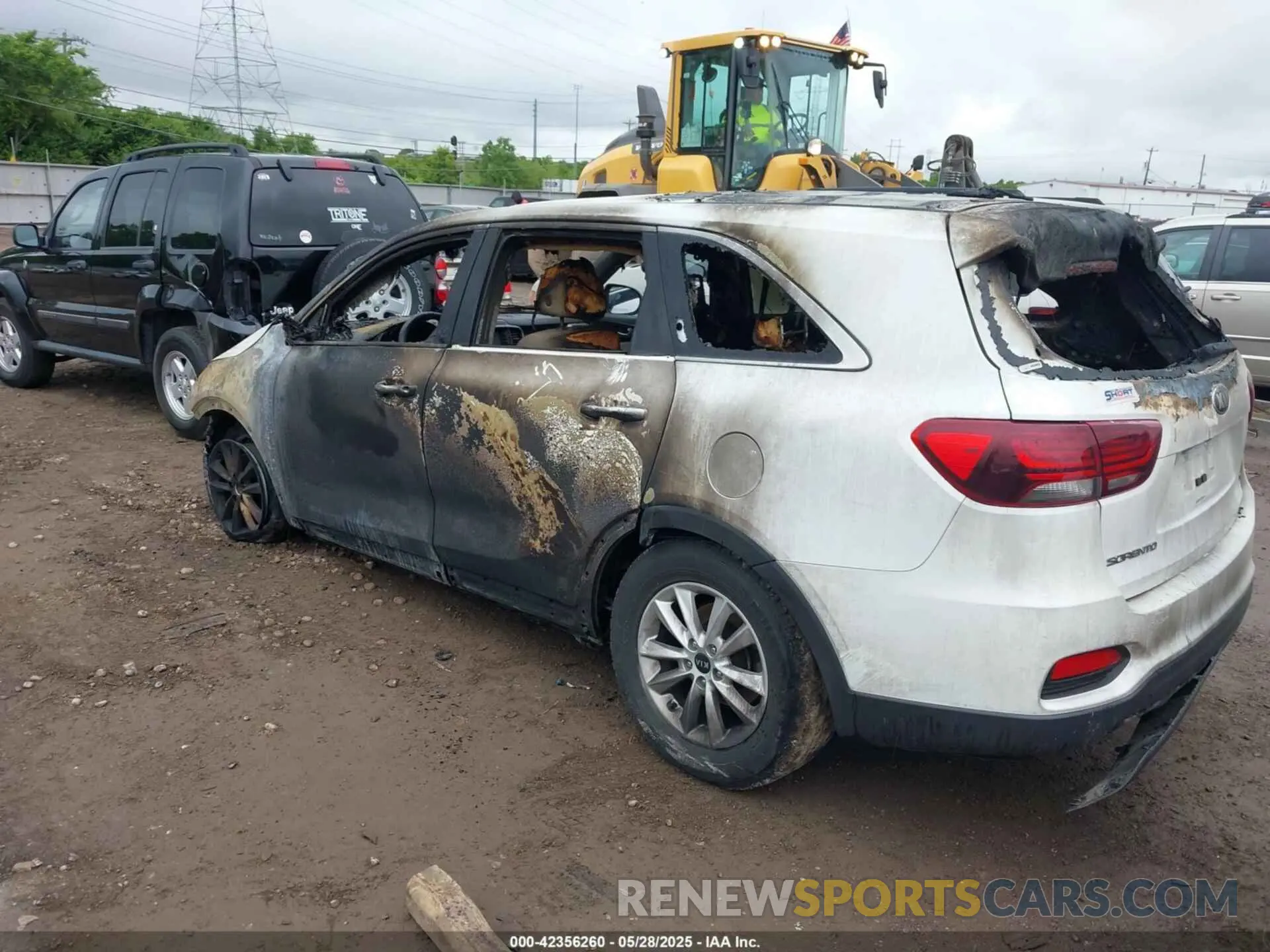 3 Photograph of a damaged car 5XYPGDA55KG481081 KIA SORENTO 2019