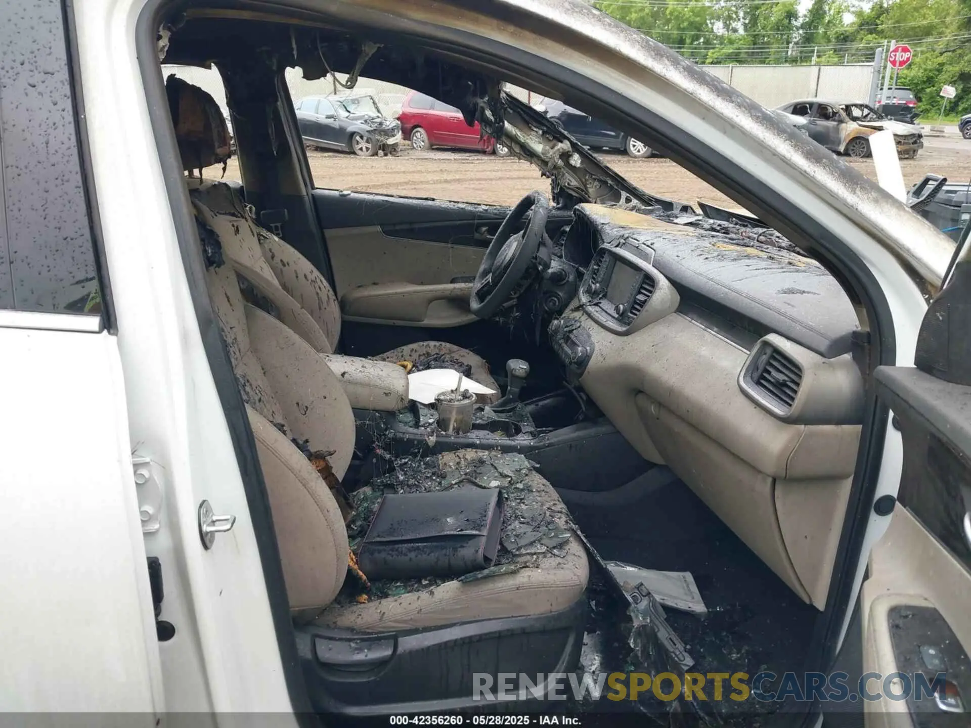 5 Photograph of a damaged car 5XYPGDA55KG481081 KIA SORENTO 2019