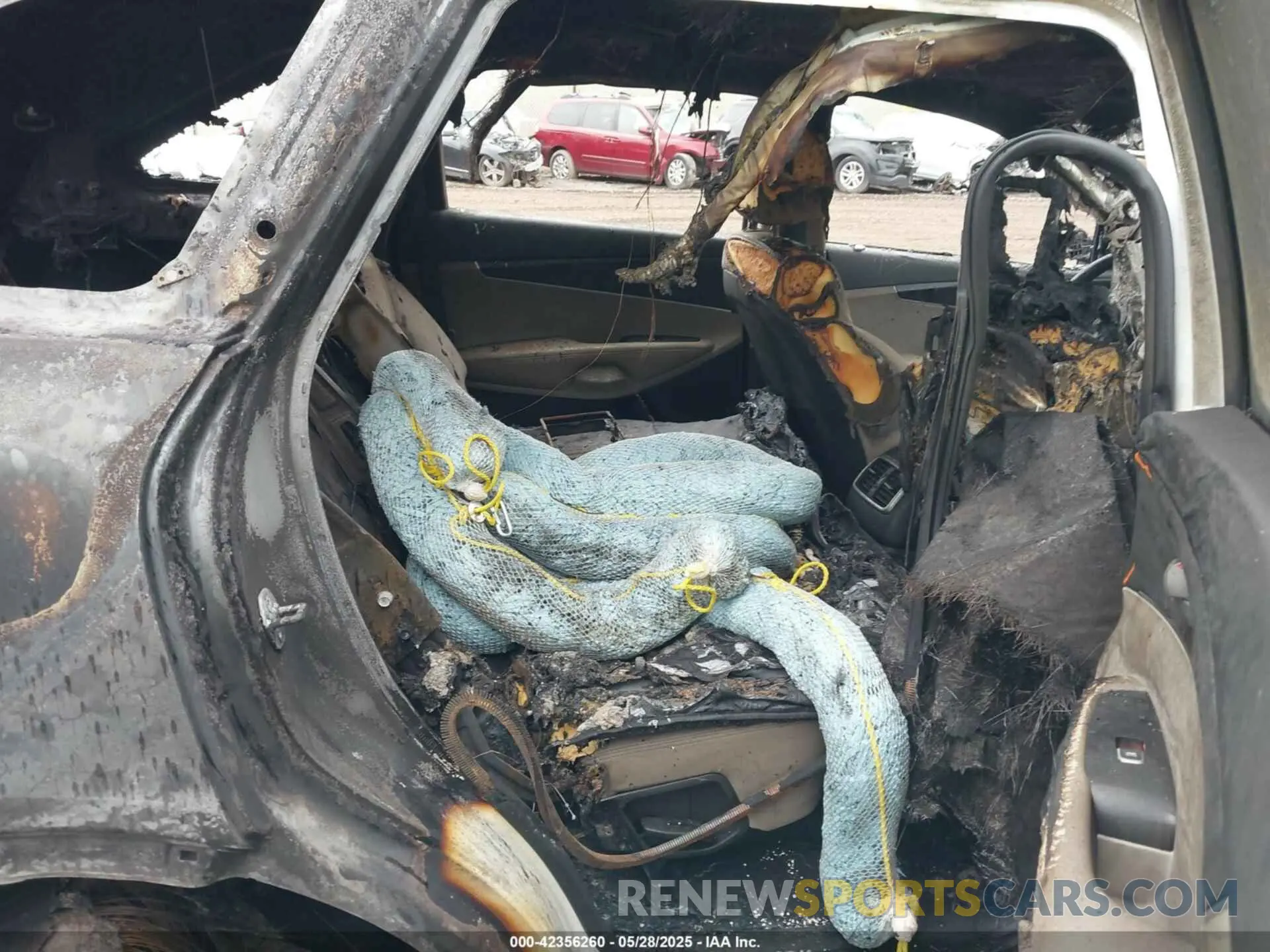 8 Photograph of a damaged car 5XYPGDA55KG481081 KIA SORENTO 2019