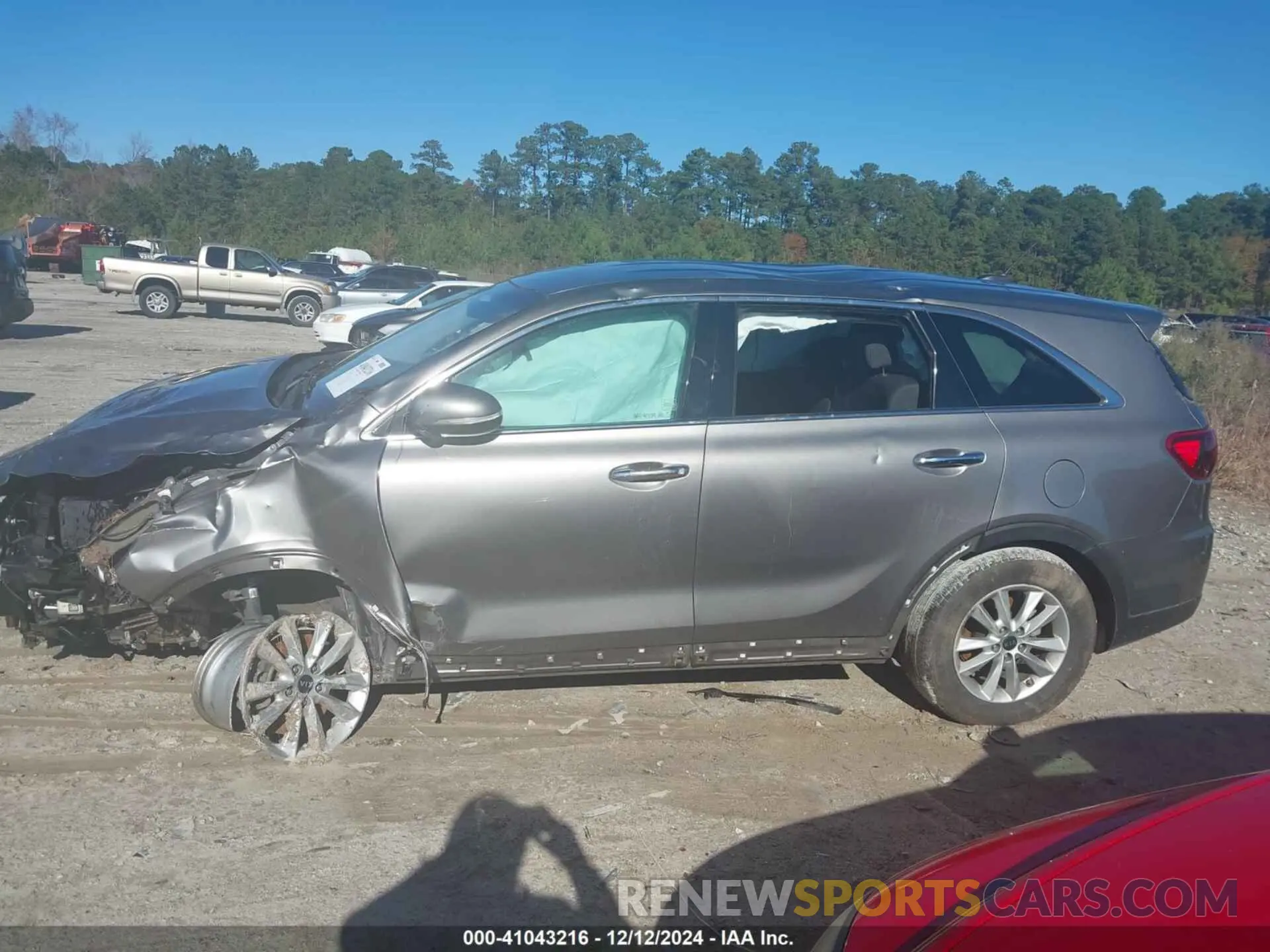 13 Photograph of a damaged car 5XYPGDA55KG483672 KIA SORENTO 2019