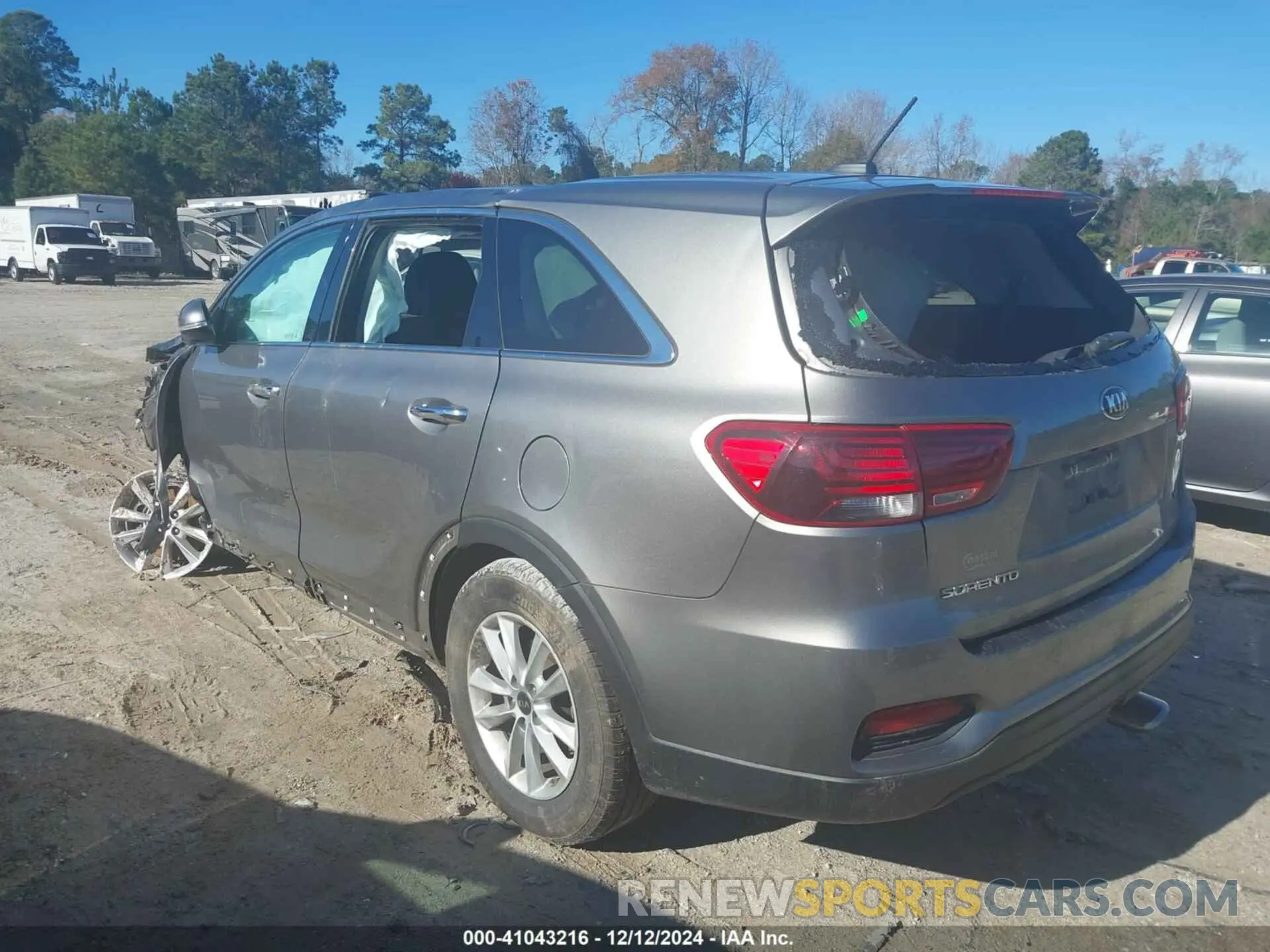 3 Photograph of a damaged car 5XYPGDA55KG483672 KIA SORENTO 2019