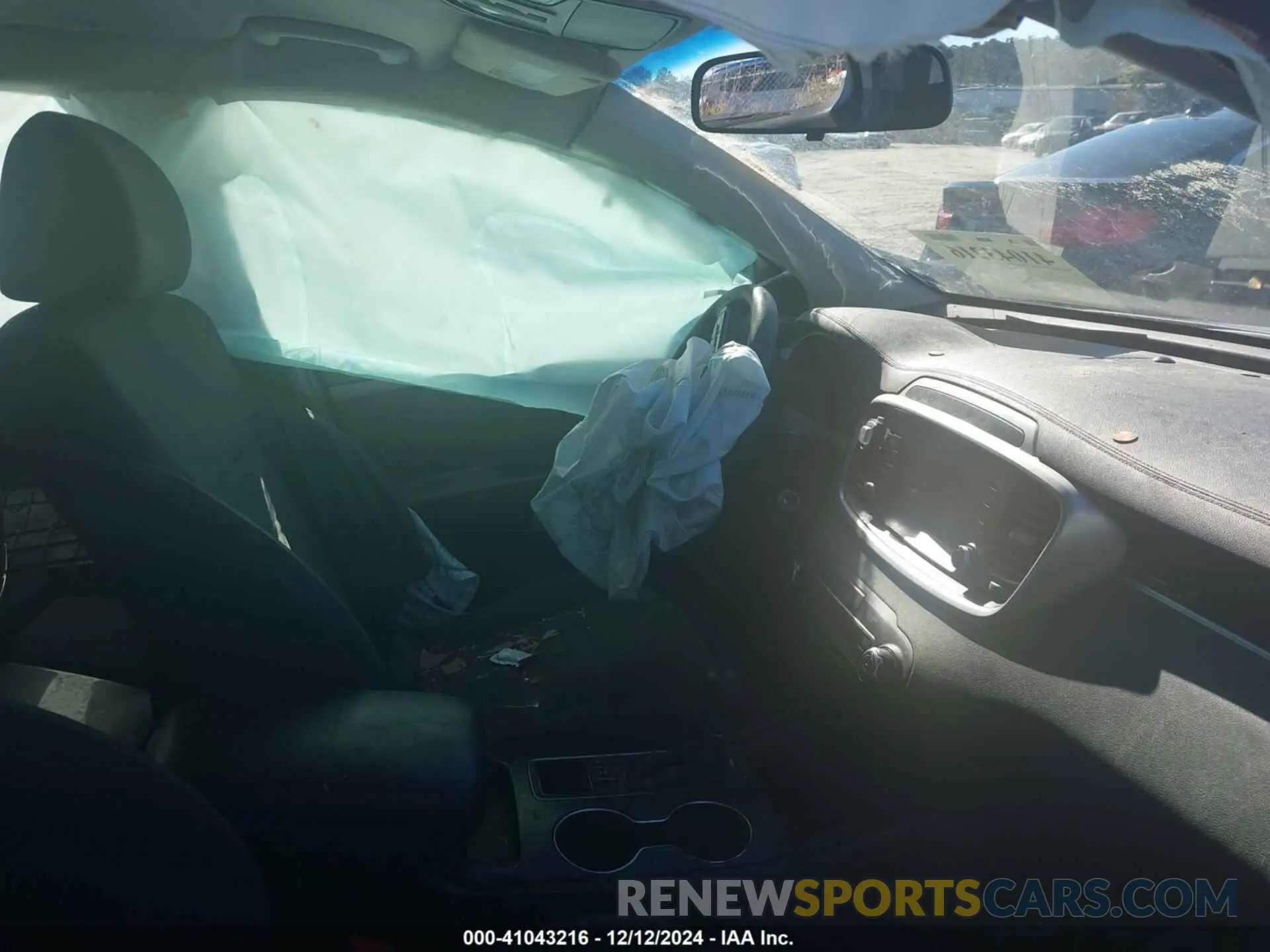5 Photograph of a damaged car 5XYPGDA55KG483672 KIA SORENTO 2019