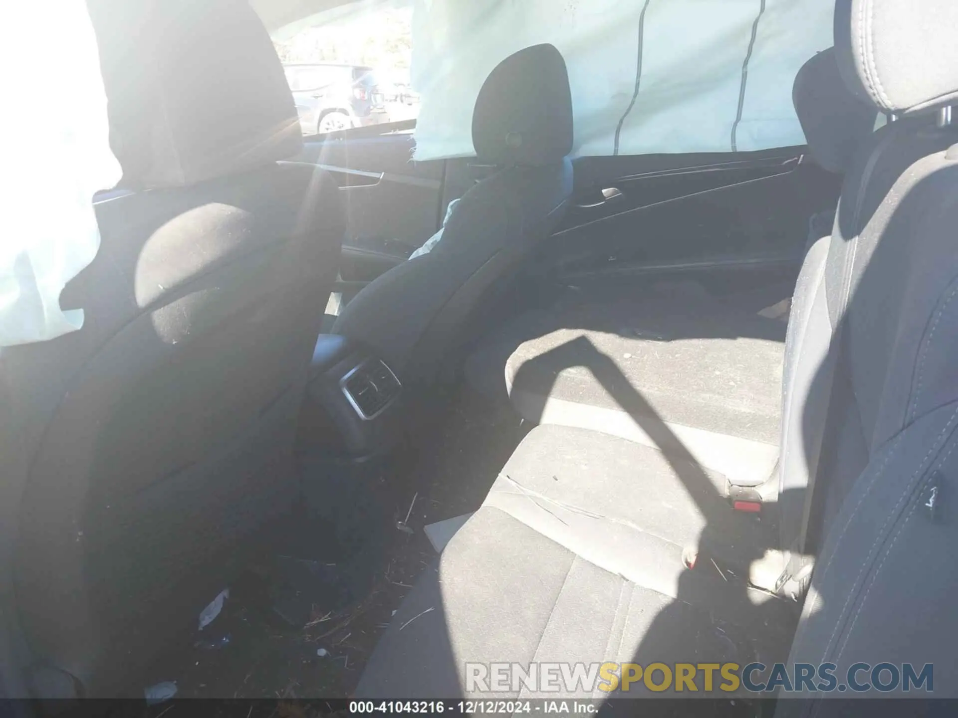 8 Photograph of a damaged car 5XYPGDA55KG483672 KIA SORENTO 2019