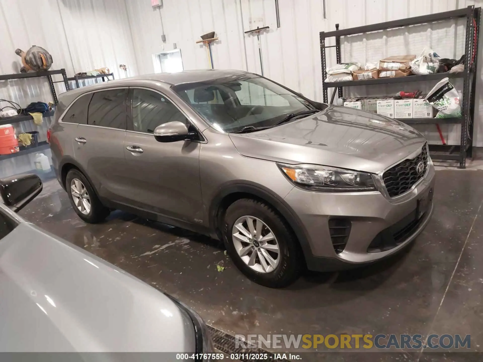 1 Photograph of a damaged car 5XYPGDA55KG483686 KIA SORENTO 2019