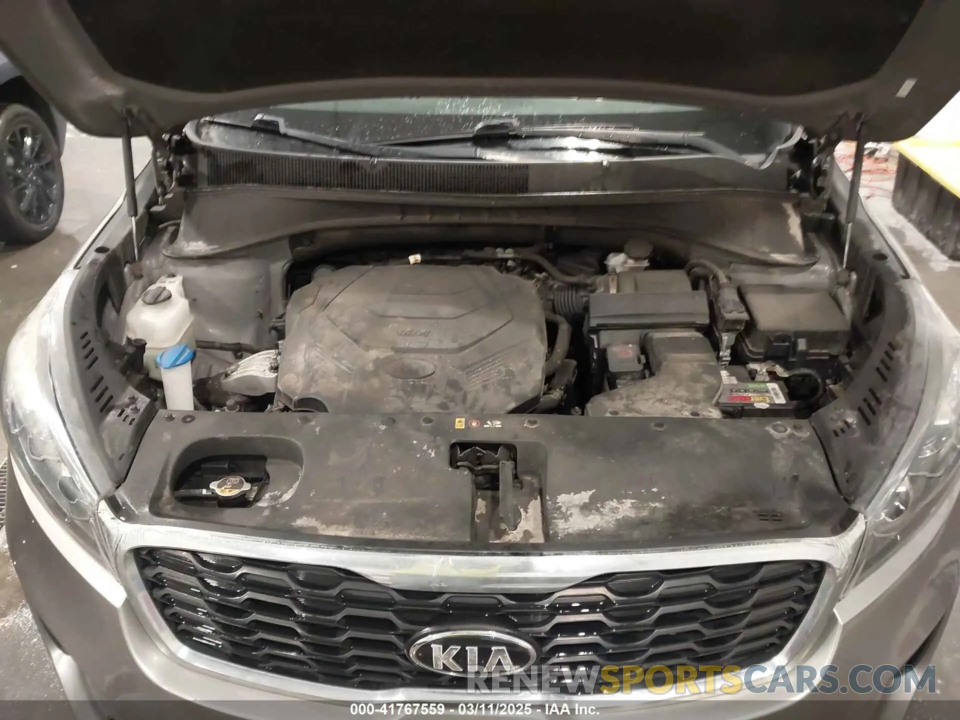 10 Photograph of a damaged car 5XYPGDA55KG483686 KIA SORENTO 2019