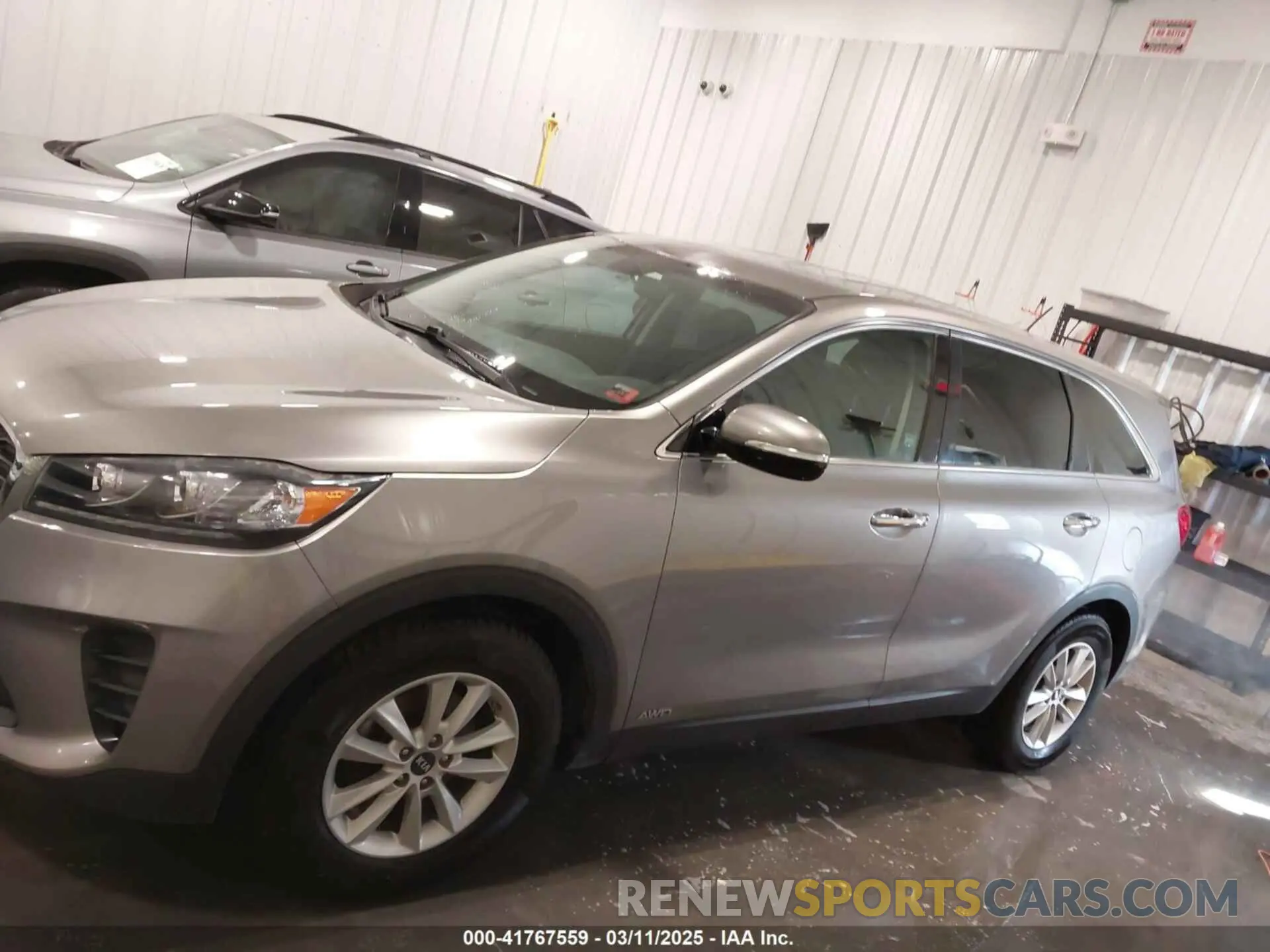 14 Photograph of a damaged car 5XYPGDA55KG483686 KIA SORENTO 2019