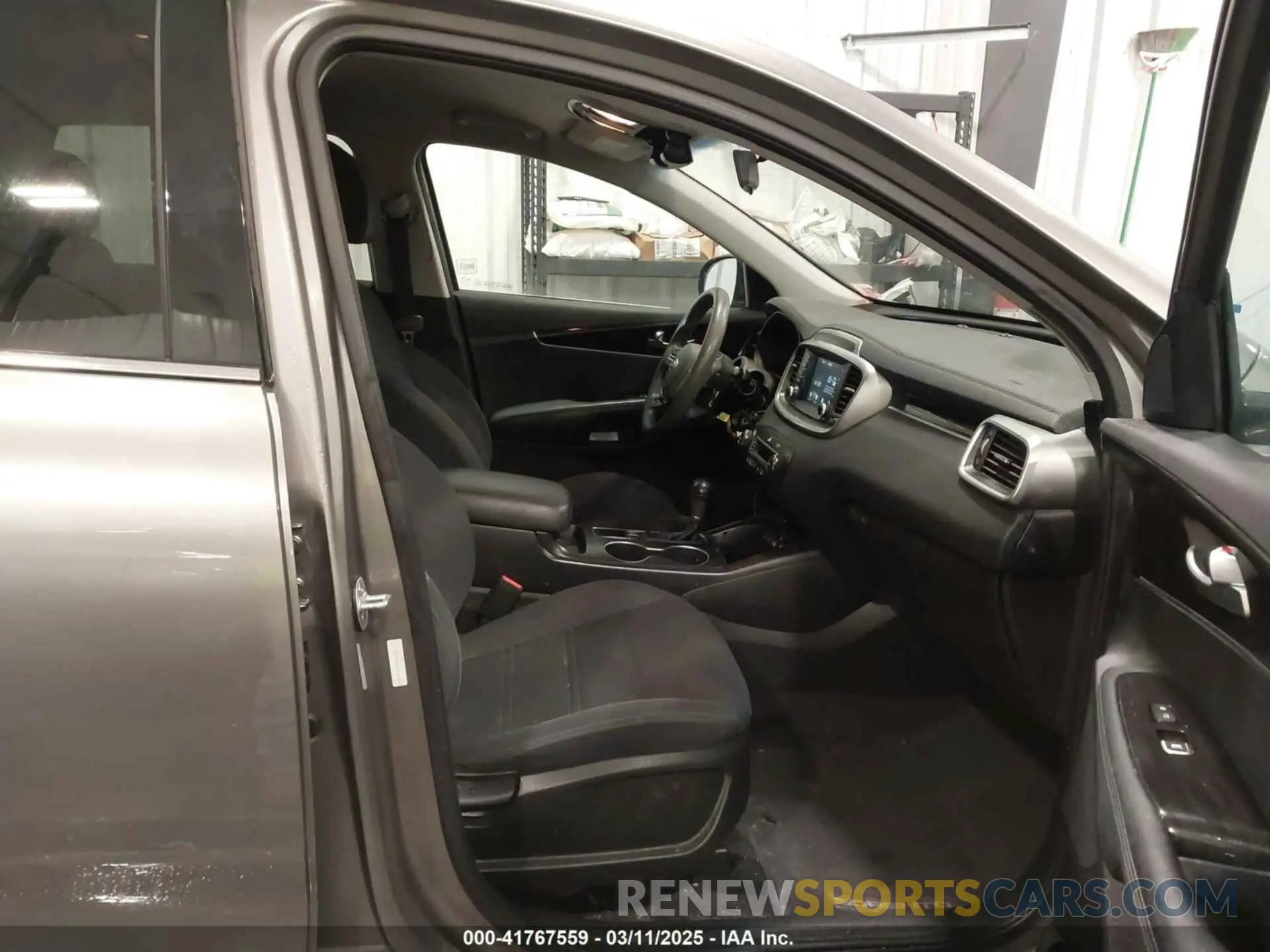 5 Photograph of a damaged car 5XYPGDA55KG483686 KIA SORENTO 2019
