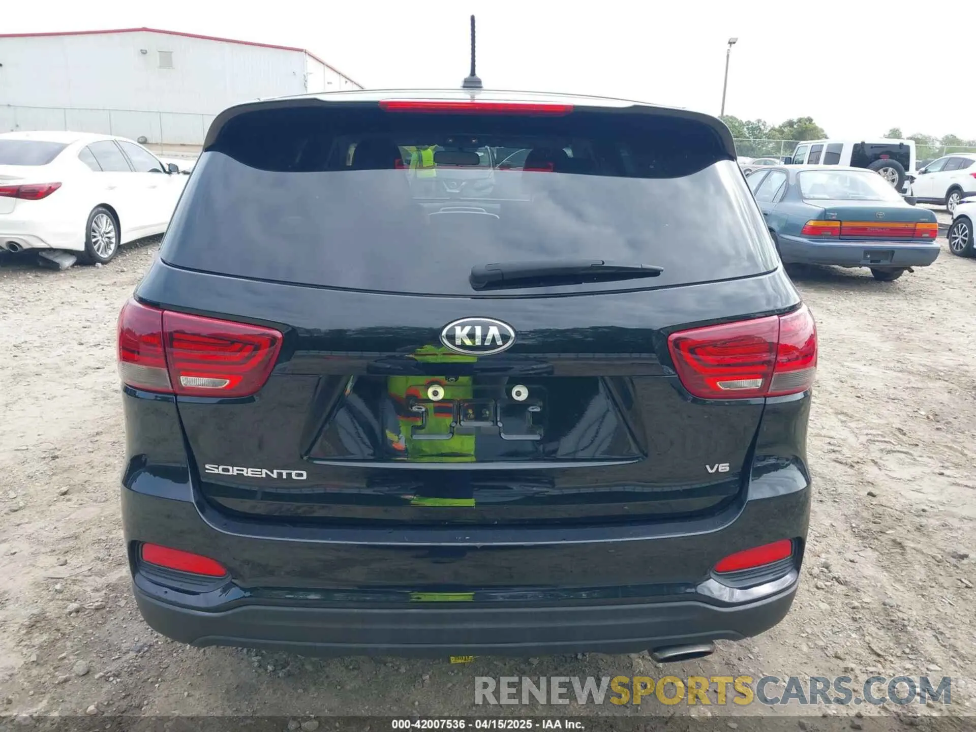 16 Photograph of a damaged car 5XYPGDA55KG487091 KIA SORENTO 2019