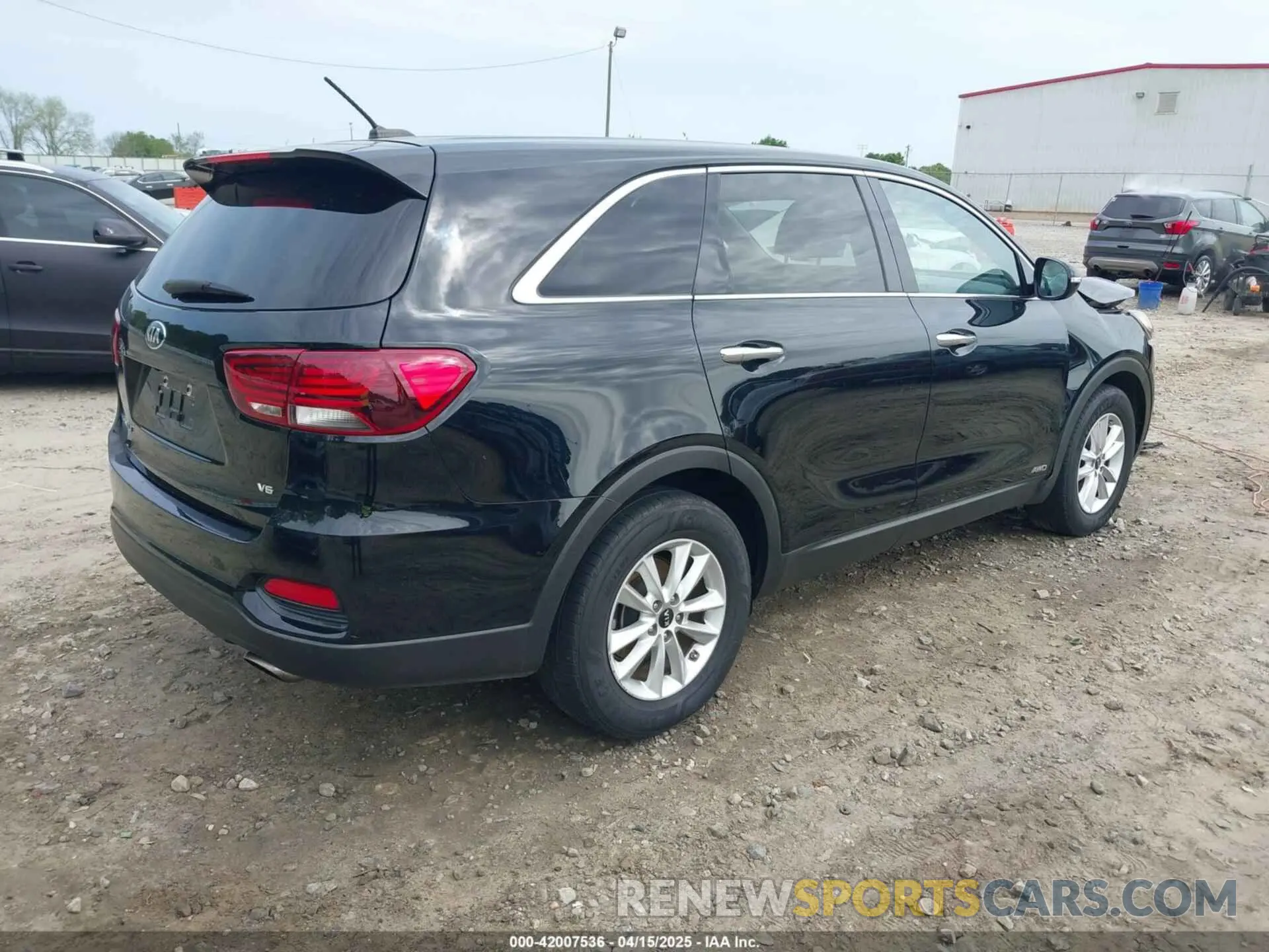 4 Photograph of a damaged car 5XYPGDA55KG487091 KIA SORENTO 2019