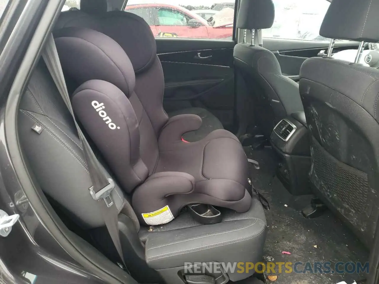 11 Photograph of a damaged car 5XYPGDA55KG549699 KIA SORENTO 2019