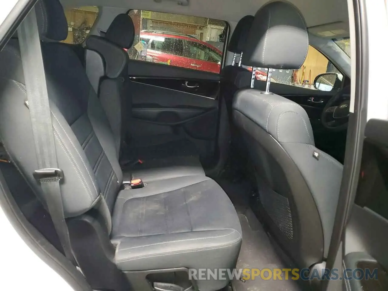 11 Photograph of a damaged car 5XYPGDA55KG561299 KIA SORENTO 2019