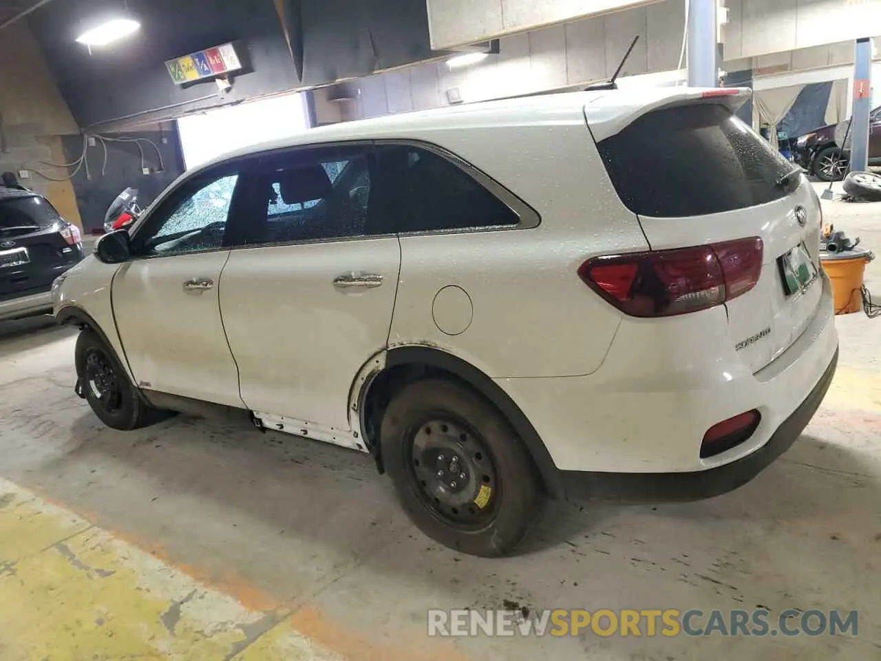 2 Photograph of a damaged car 5XYPGDA55KG561299 KIA SORENTO 2019