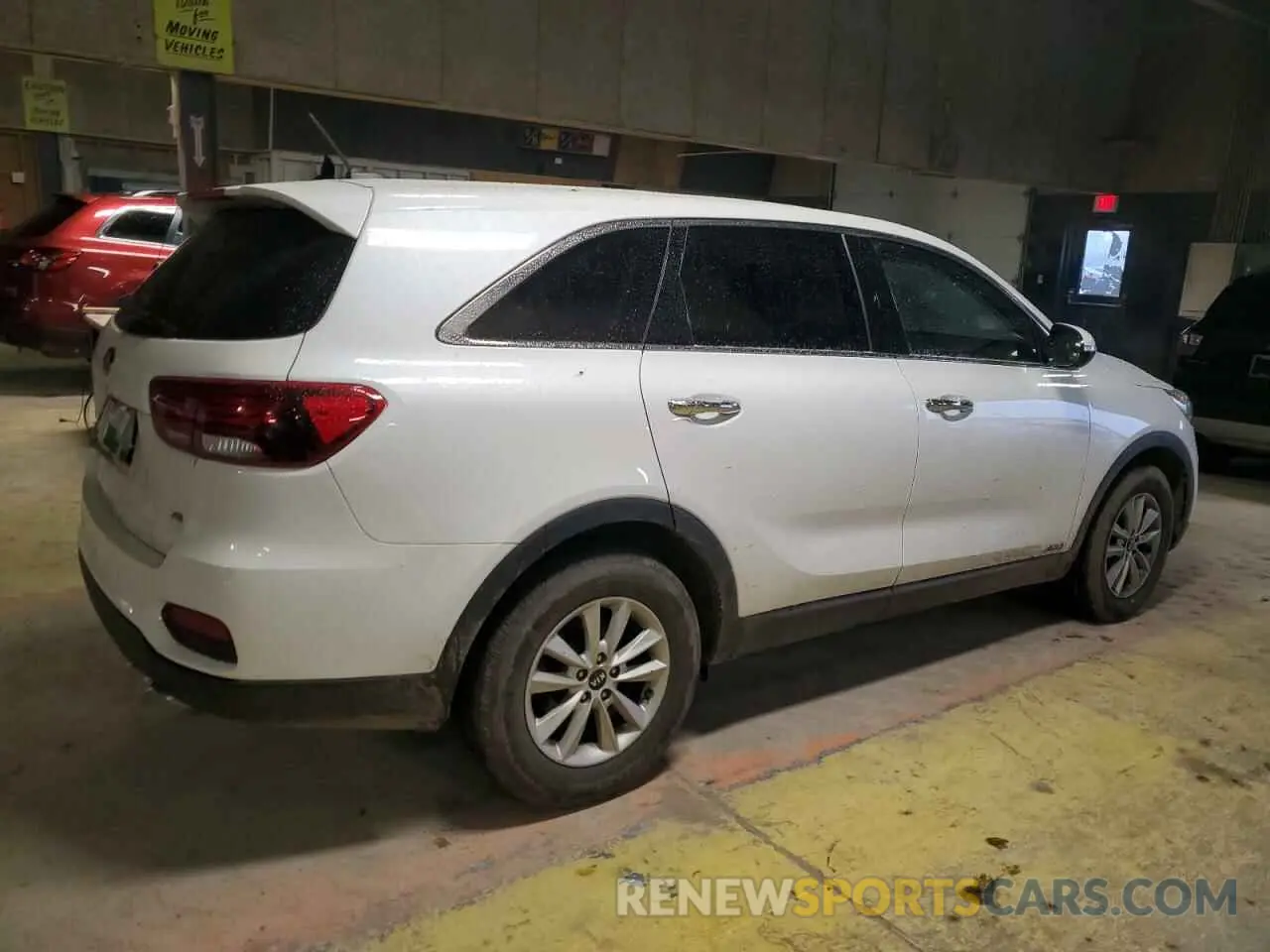 3 Photograph of a damaged car 5XYPGDA55KG561299 KIA SORENTO 2019