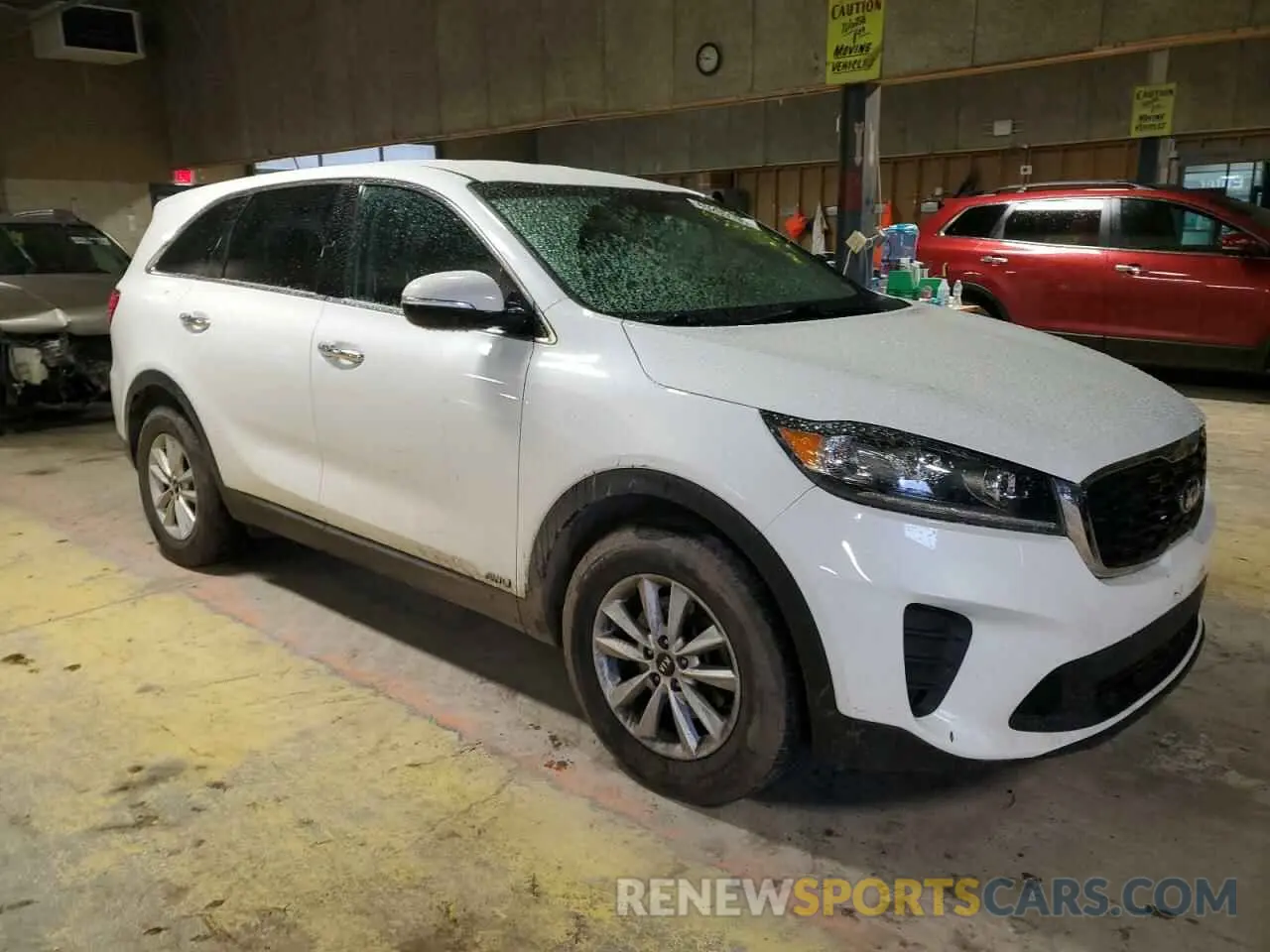 4 Photograph of a damaged car 5XYPGDA55KG561299 KIA SORENTO 2019