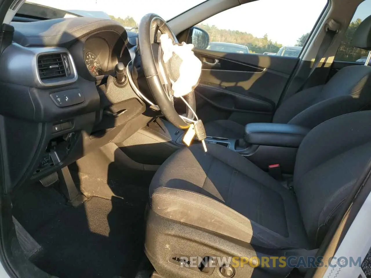6 Photograph of a damaged car 5XYPGDA55KG584453 KIA SORENTO 2019