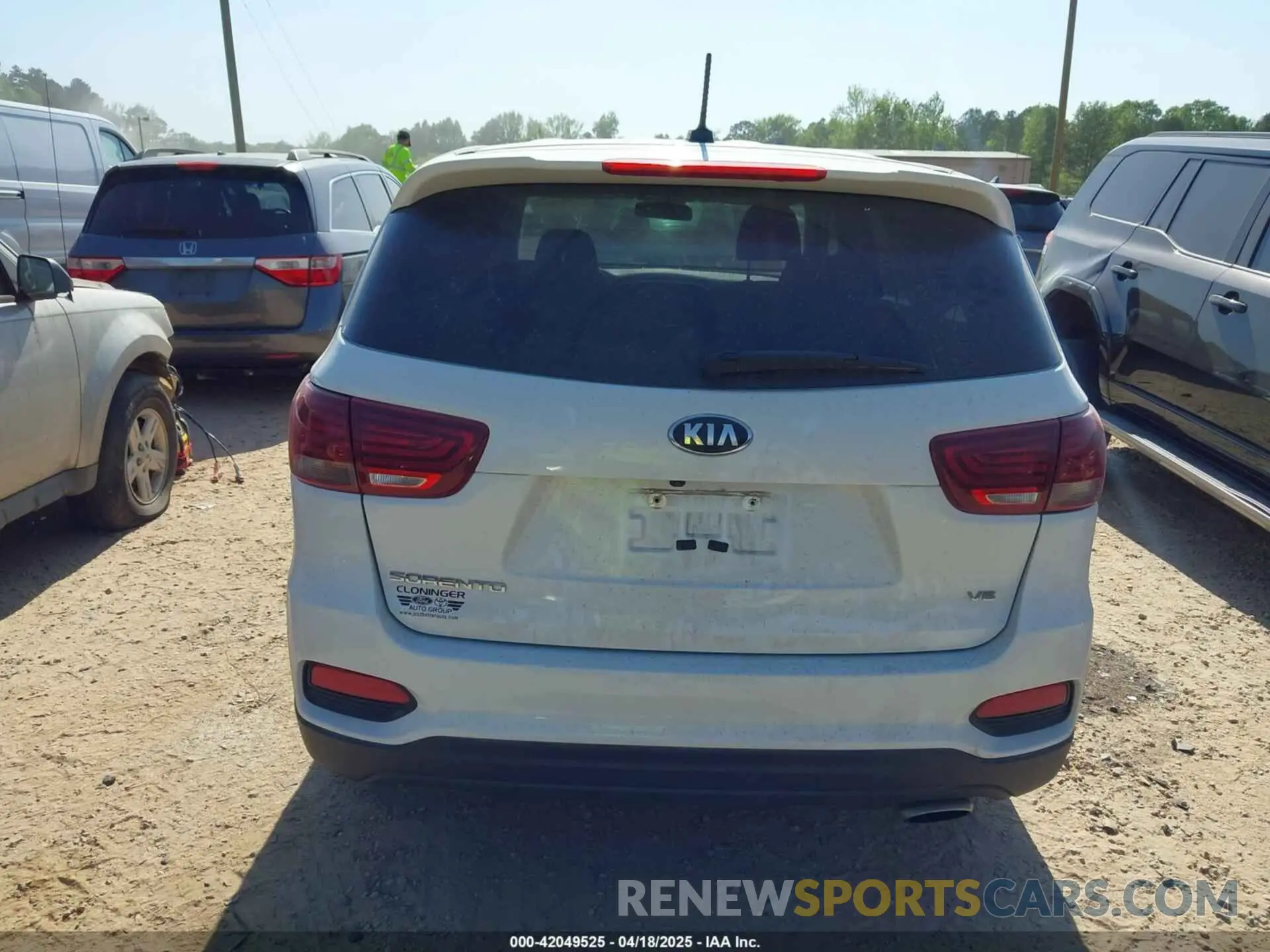 16 Photograph of a damaged car 5XYPGDA56KG441320 KIA SORENTO 2019