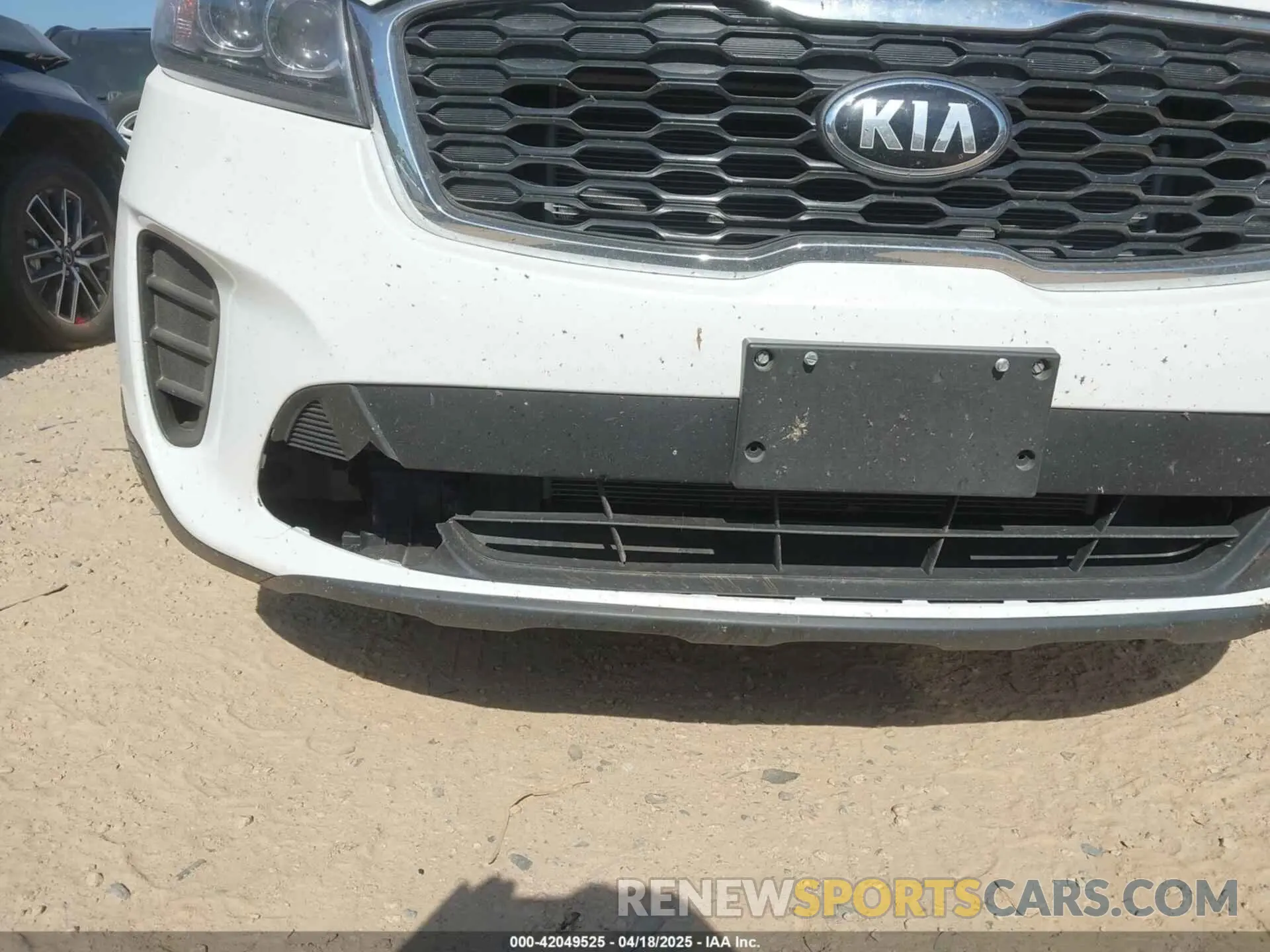 17 Photograph of a damaged car 5XYPGDA56KG441320 KIA SORENTO 2019