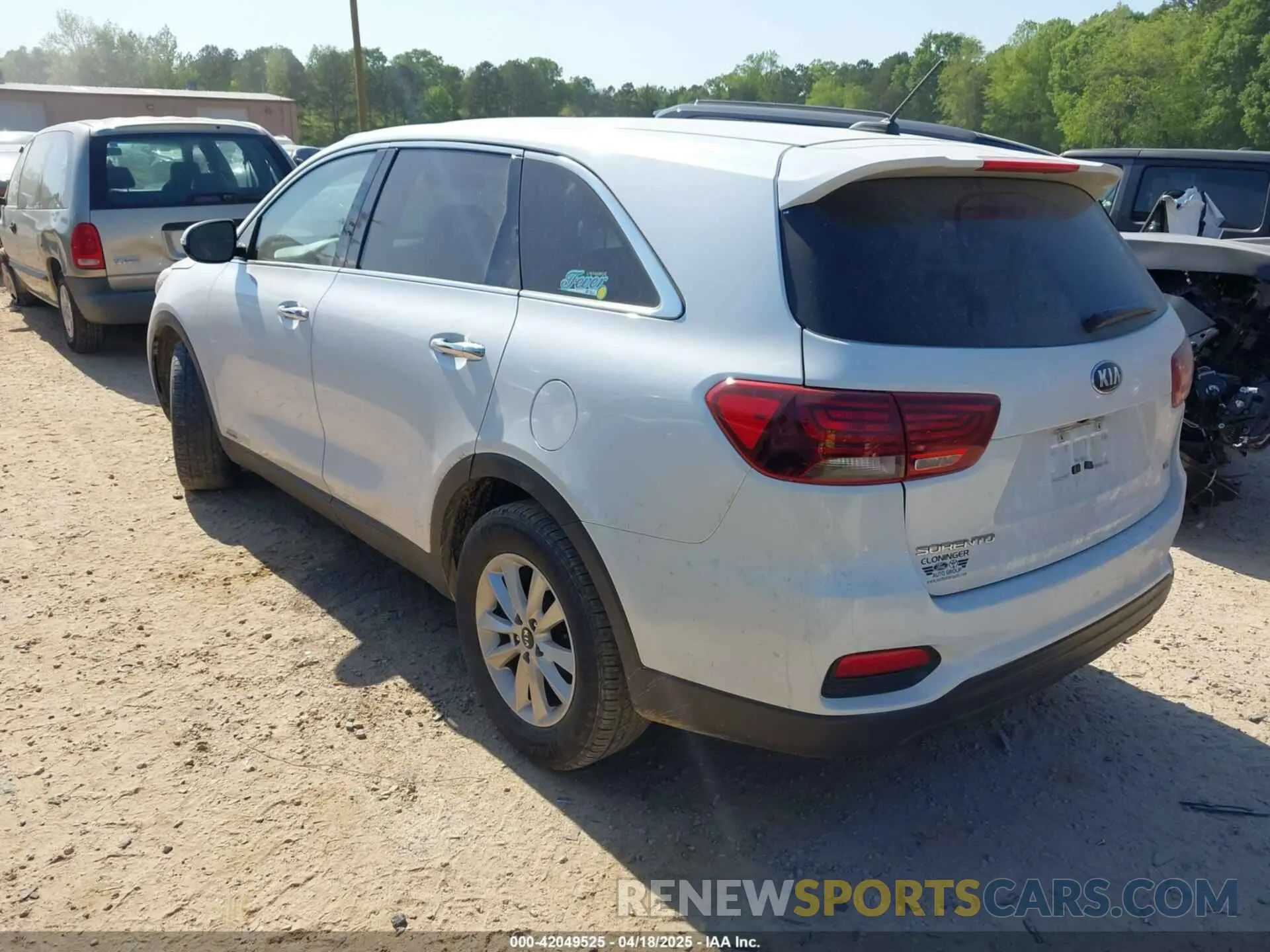 3 Photograph of a damaged car 5XYPGDA56KG441320 KIA SORENTO 2019