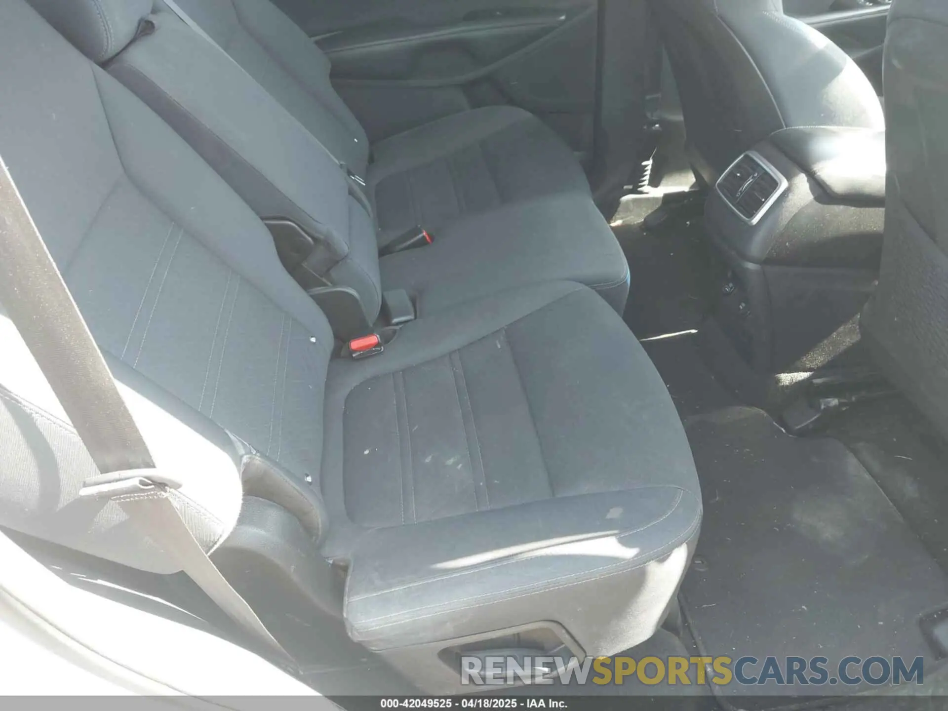 8 Photograph of a damaged car 5XYPGDA56KG441320 KIA SORENTO 2019
