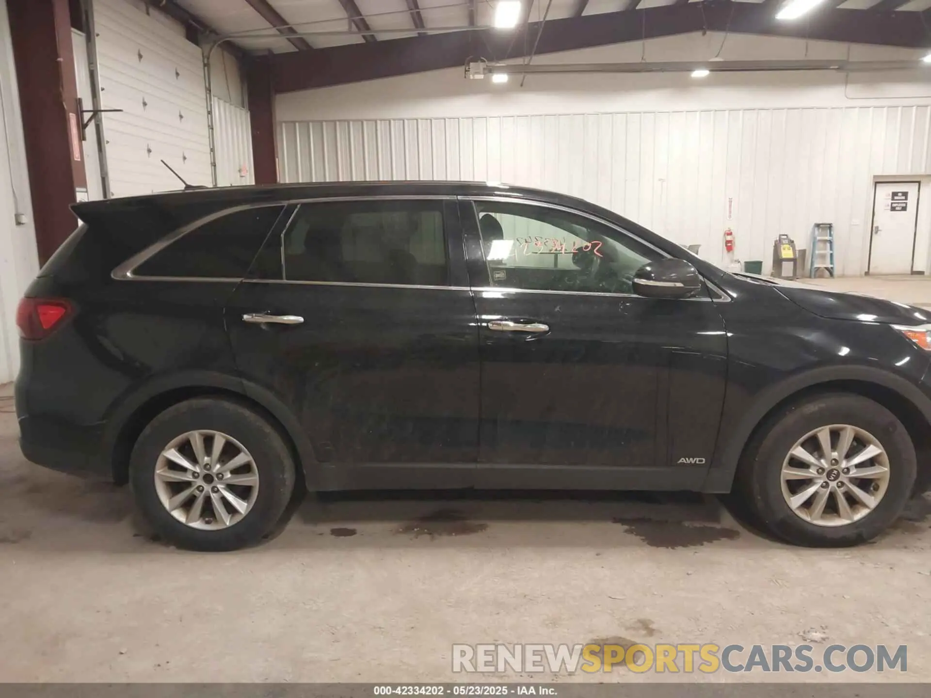 13 Photograph of a damaged car 5XYPGDA56KG444105 KIA SORENTO 2019
