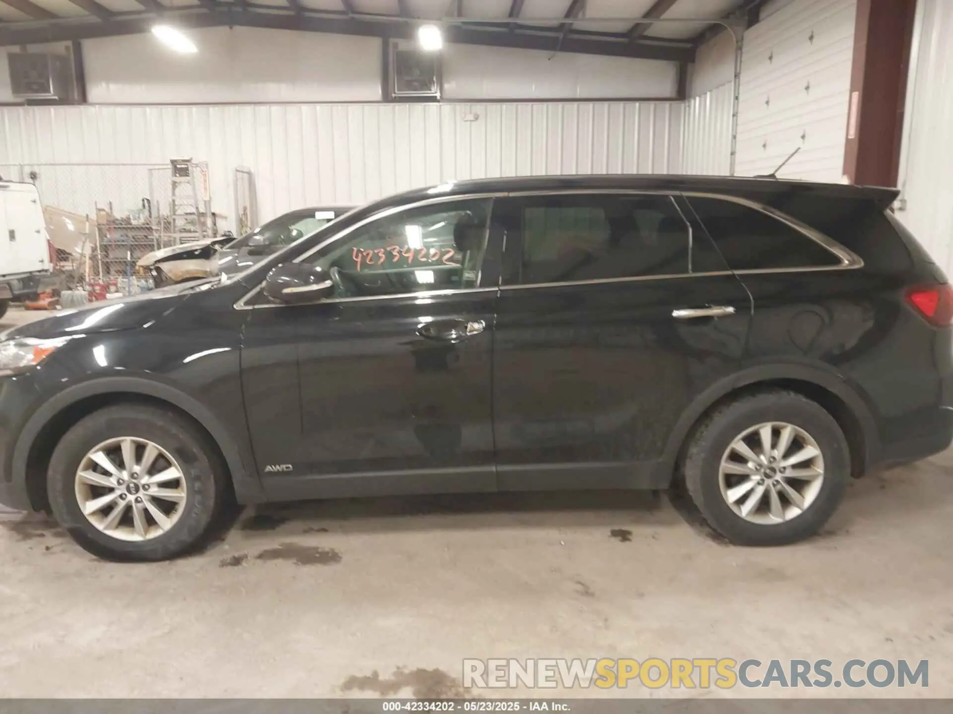 14 Photograph of a damaged car 5XYPGDA56KG444105 KIA SORENTO 2019