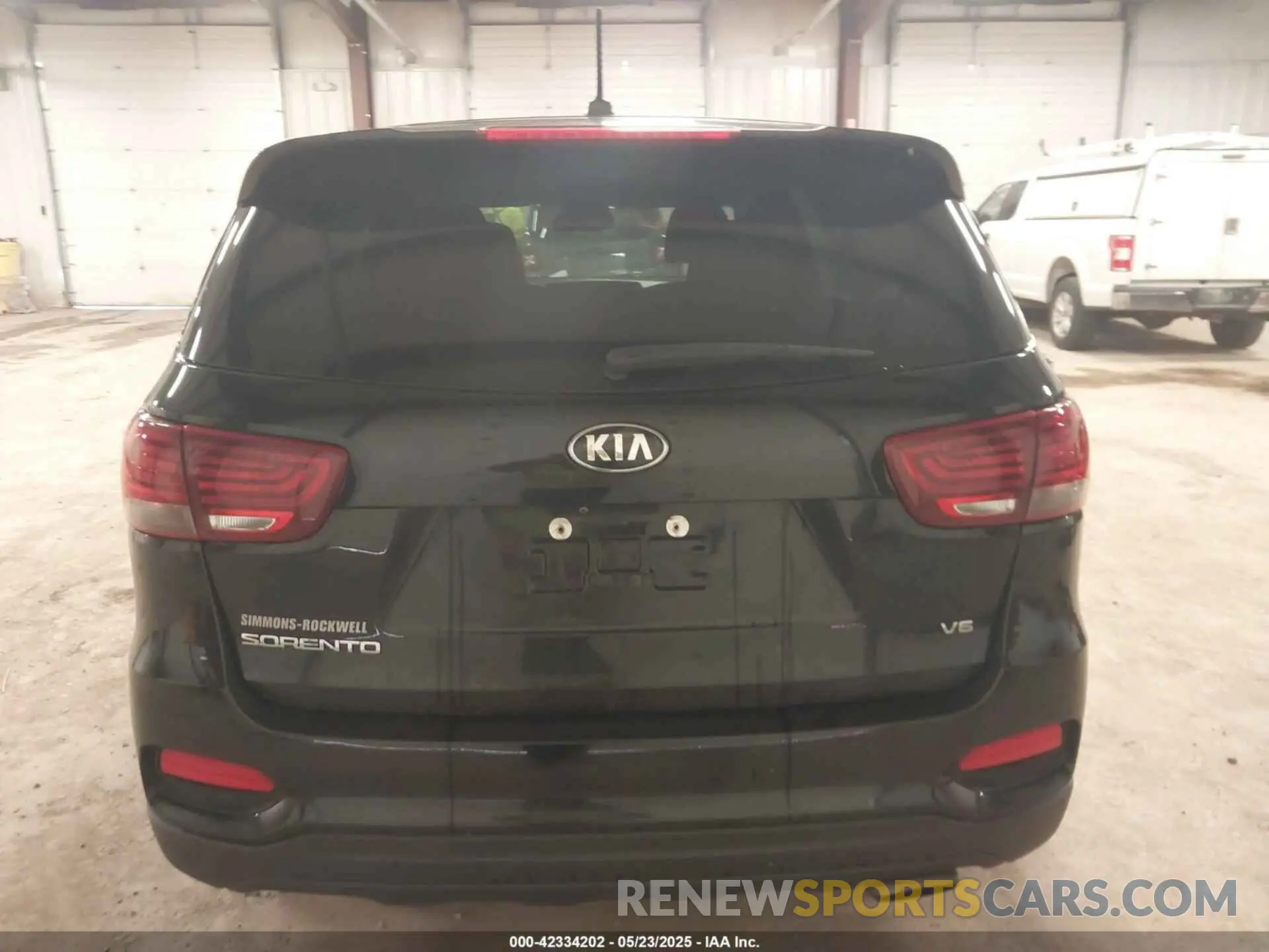 16 Photograph of a damaged car 5XYPGDA56KG444105 KIA SORENTO 2019