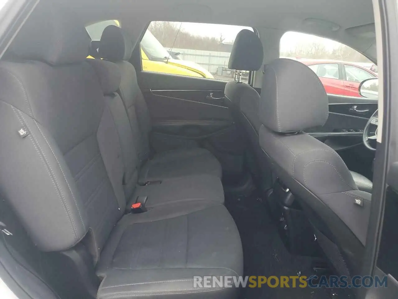 11 Photograph of a damaged car 5XYPGDA56KG488041 KIA SORENTO 2019