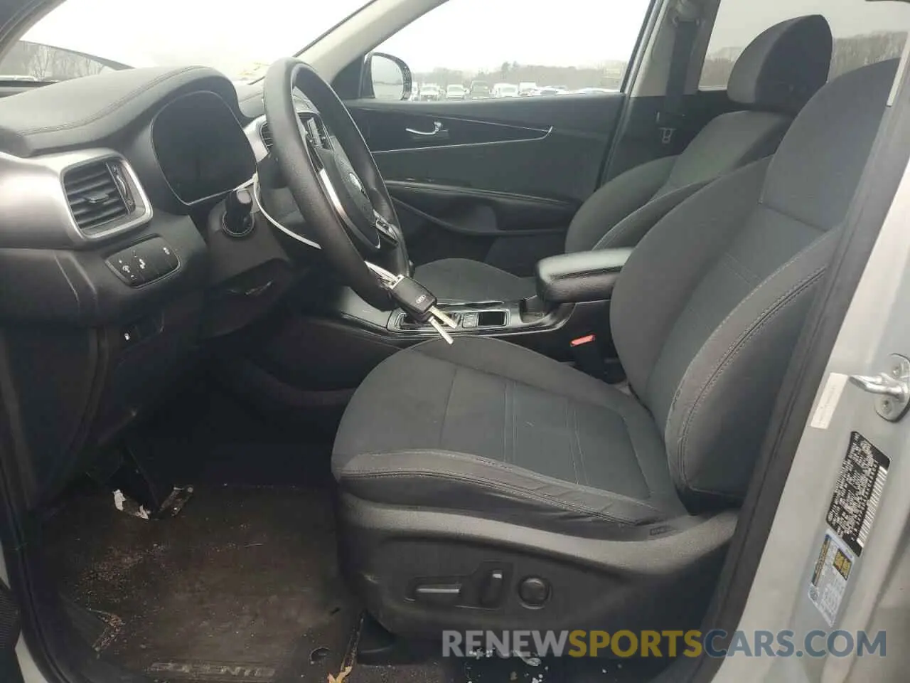 7 Photograph of a damaged car 5XYPGDA56KG488041 KIA SORENTO 2019