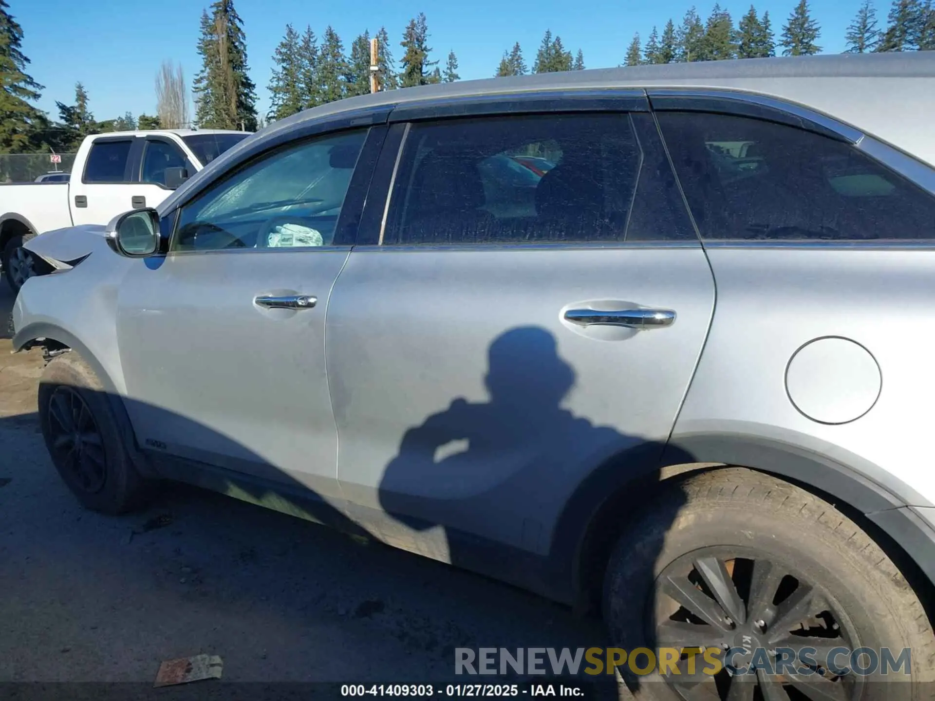 13 Photograph of a damaged car 5XYPGDA56KG506179 KIA SORENTO 2019