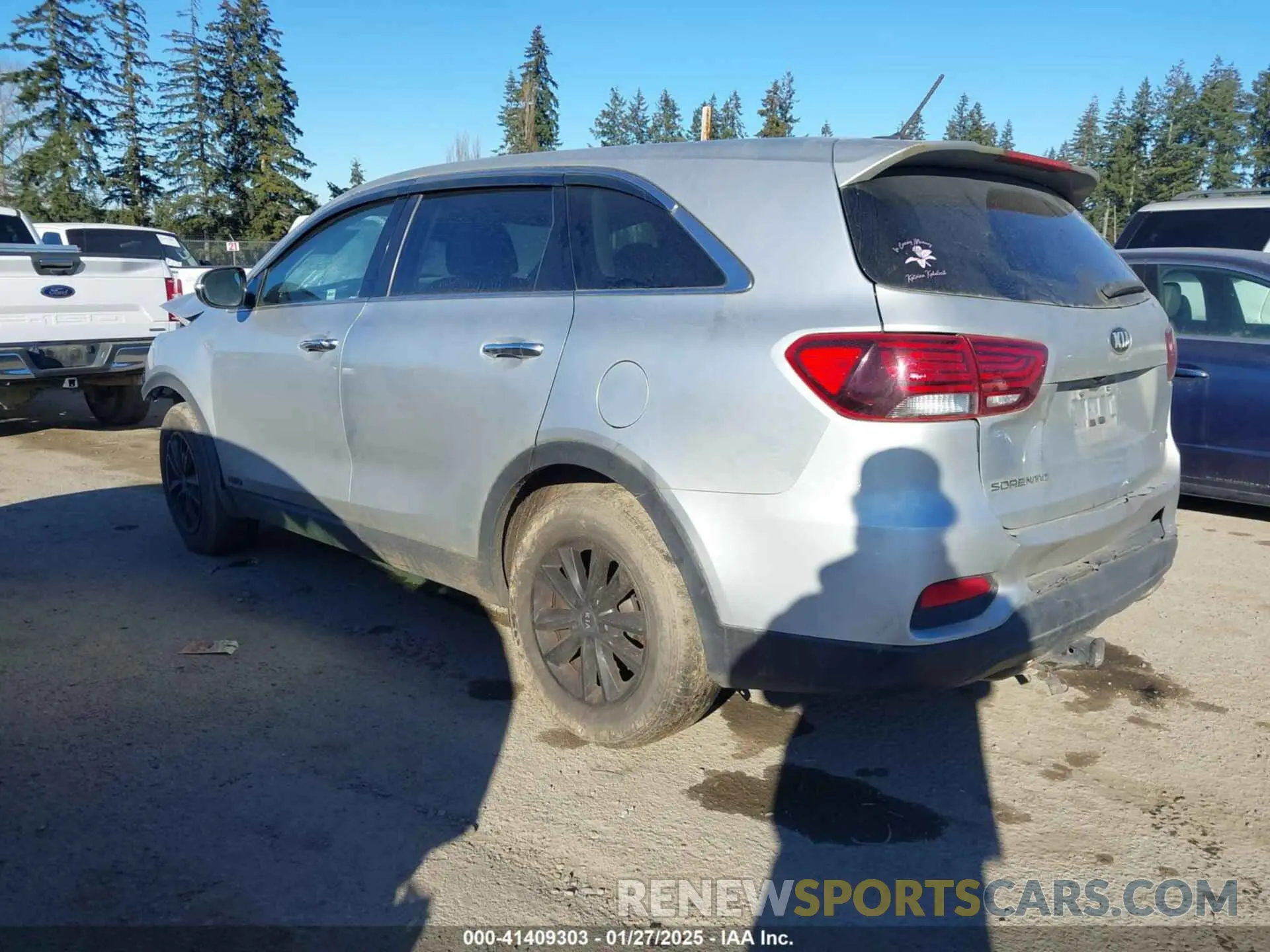 3 Photograph of a damaged car 5XYPGDA56KG506179 KIA SORENTO 2019