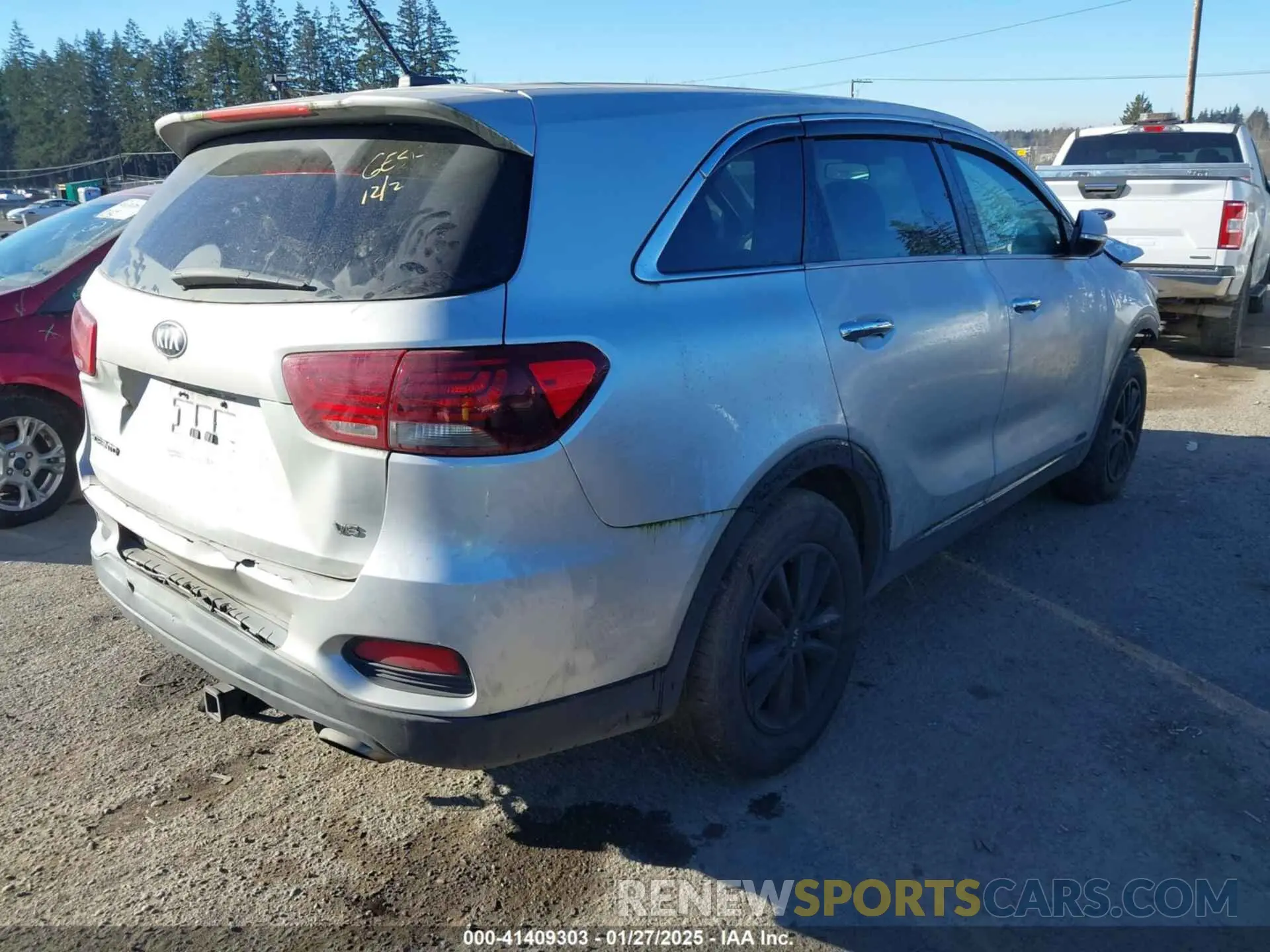 4 Photograph of a damaged car 5XYPGDA56KG506179 KIA SORENTO 2019