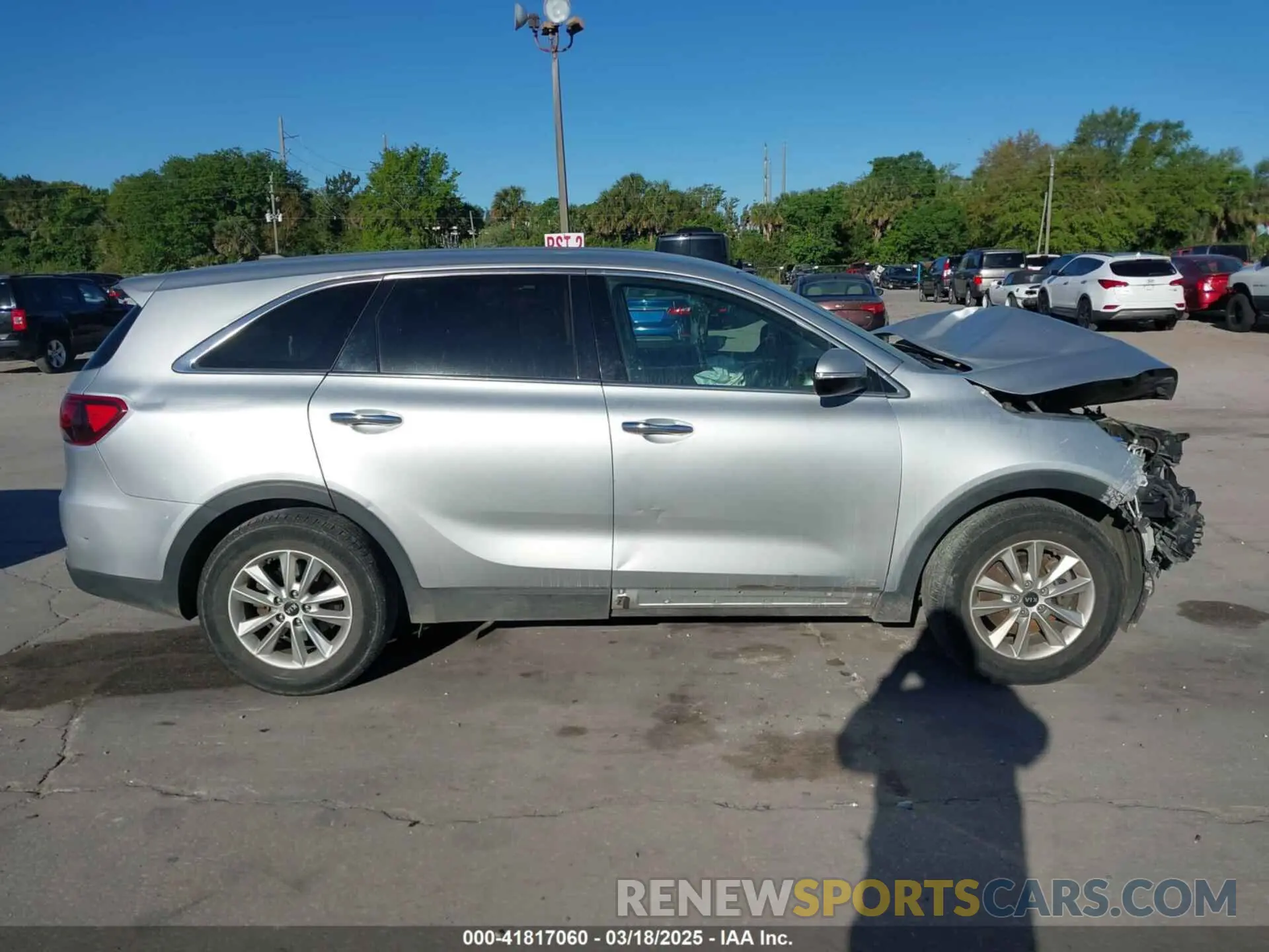 13 Photograph of a damaged car 5XYPGDA56KG559934 KIA SORENTO 2019