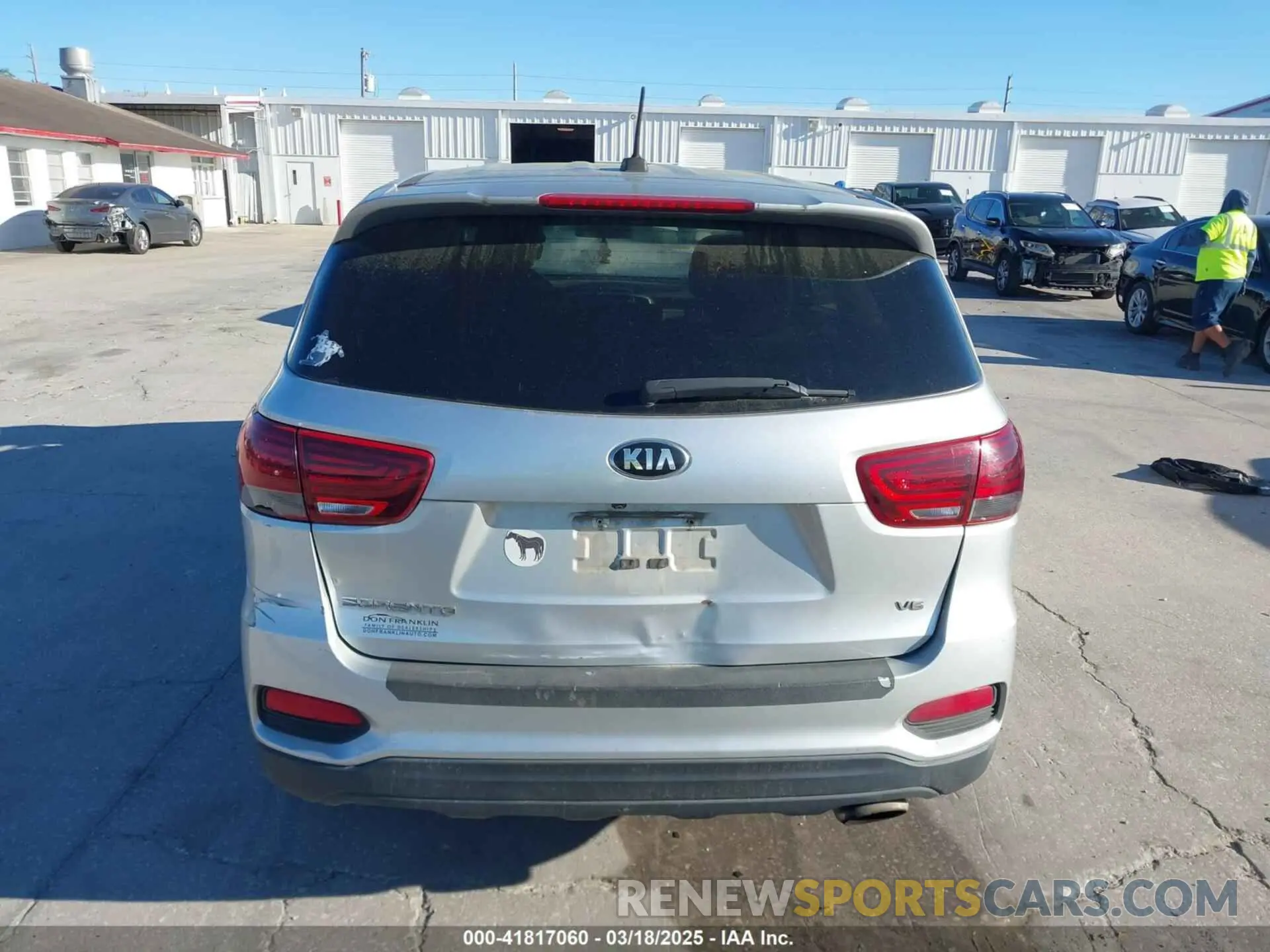 16 Photograph of a damaged car 5XYPGDA56KG559934 KIA SORENTO 2019