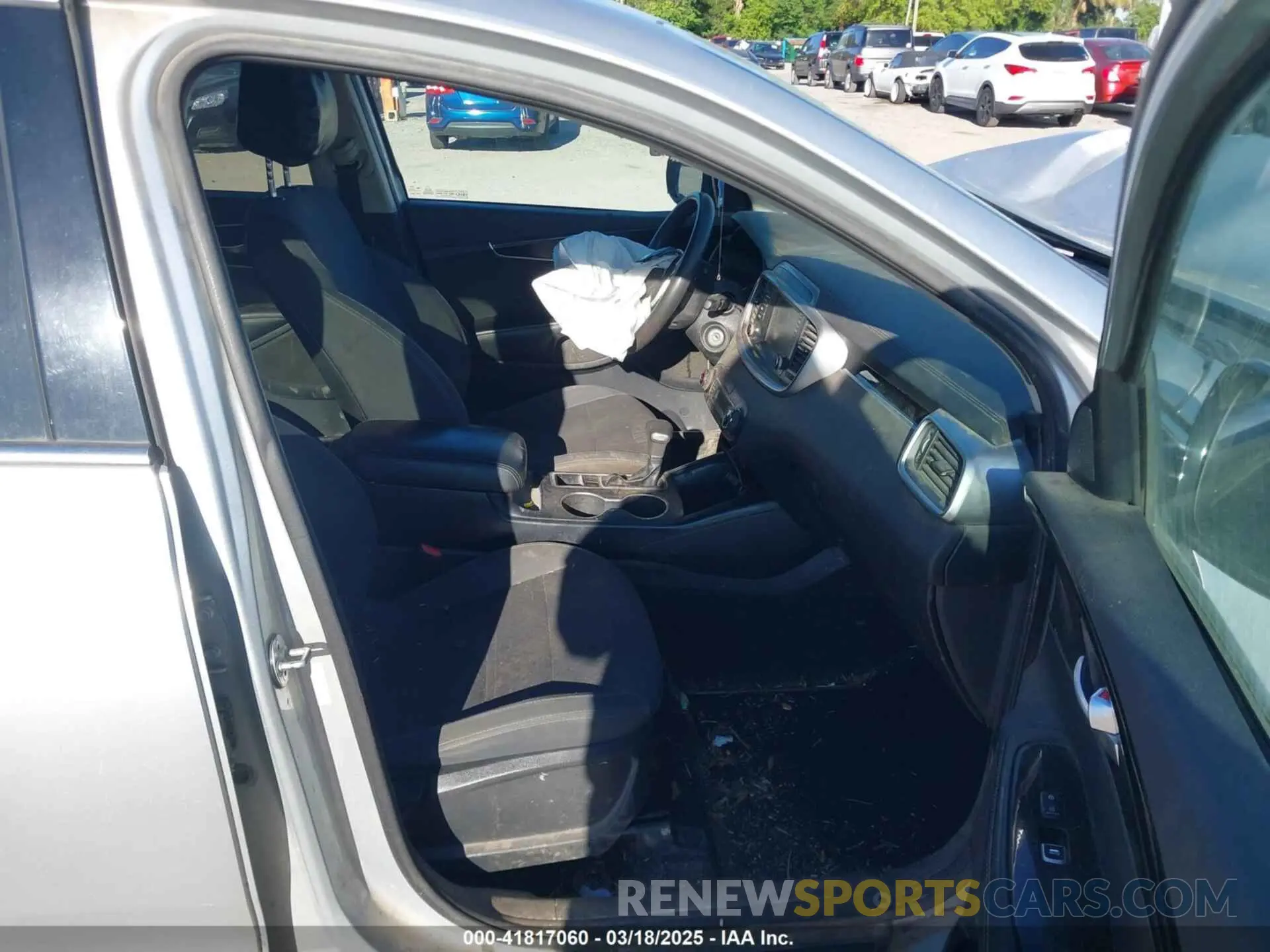 5 Photograph of a damaged car 5XYPGDA56KG559934 KIA SORENTO 2019