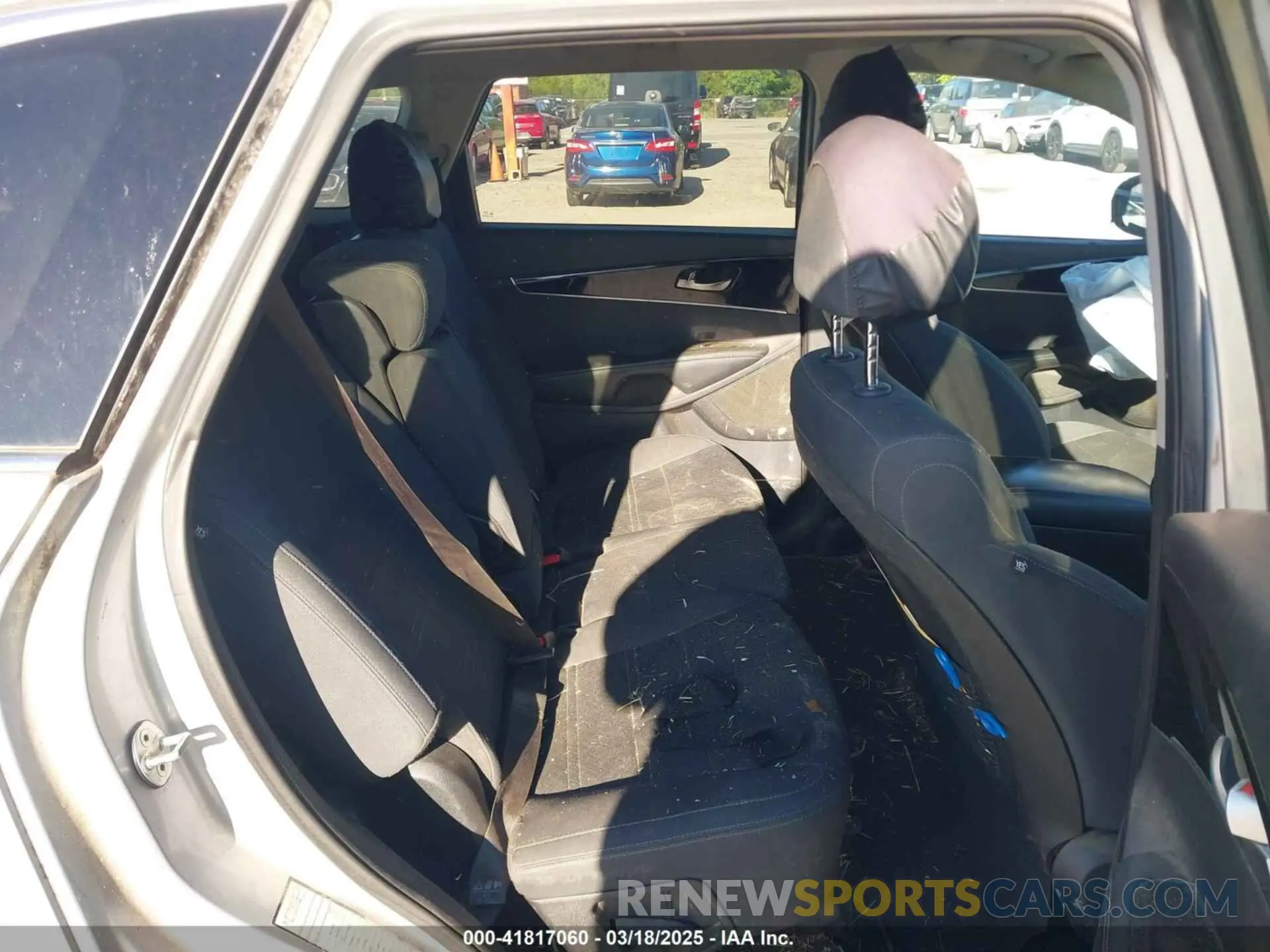 8 Photograph of a damaged car 5XYPGDA56KG559934 KIA SORENTO 2019