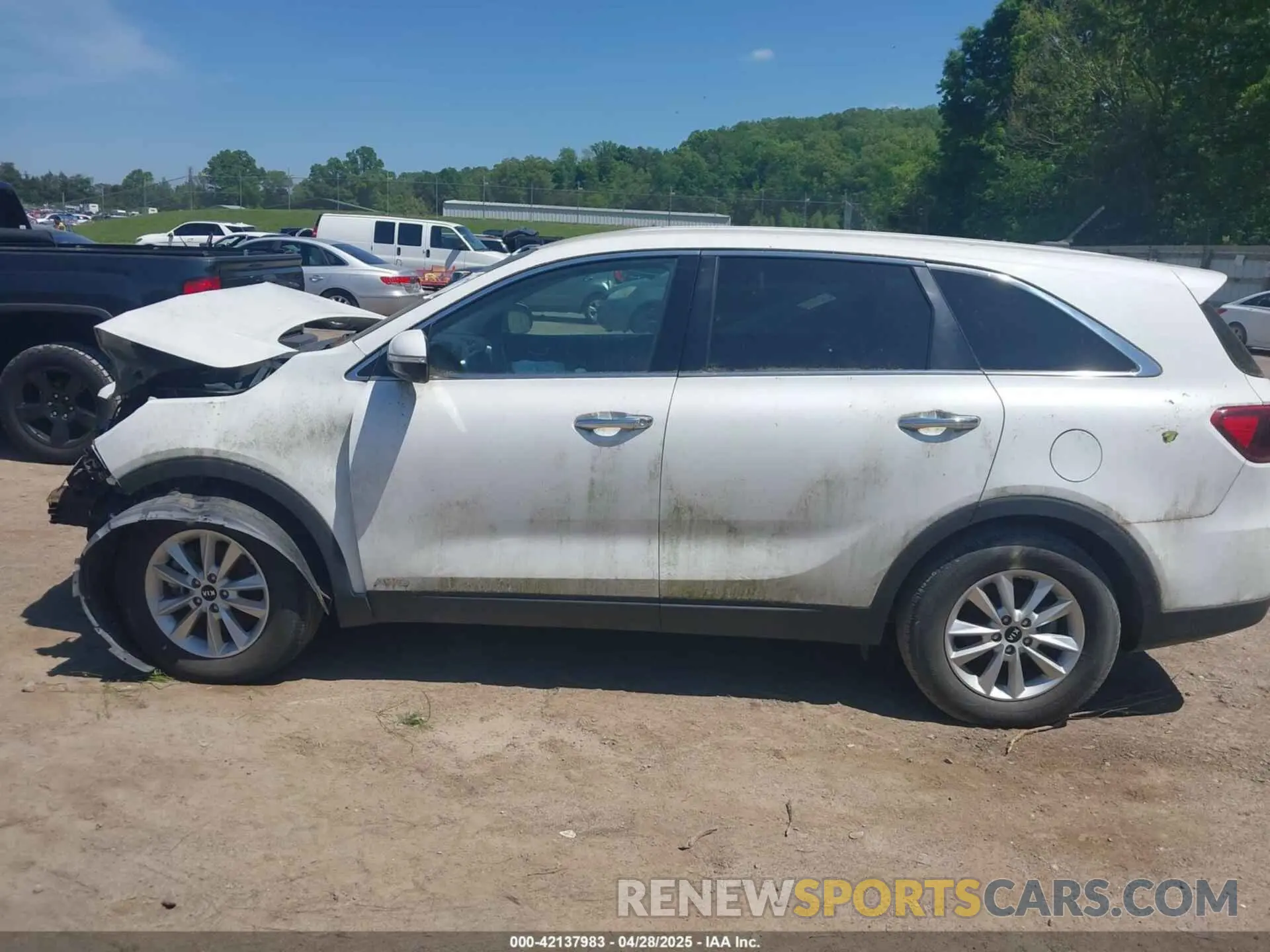 13 Photograph of a damaged car 5XYPGDA57KG440712 KIA SORENTO 2019
