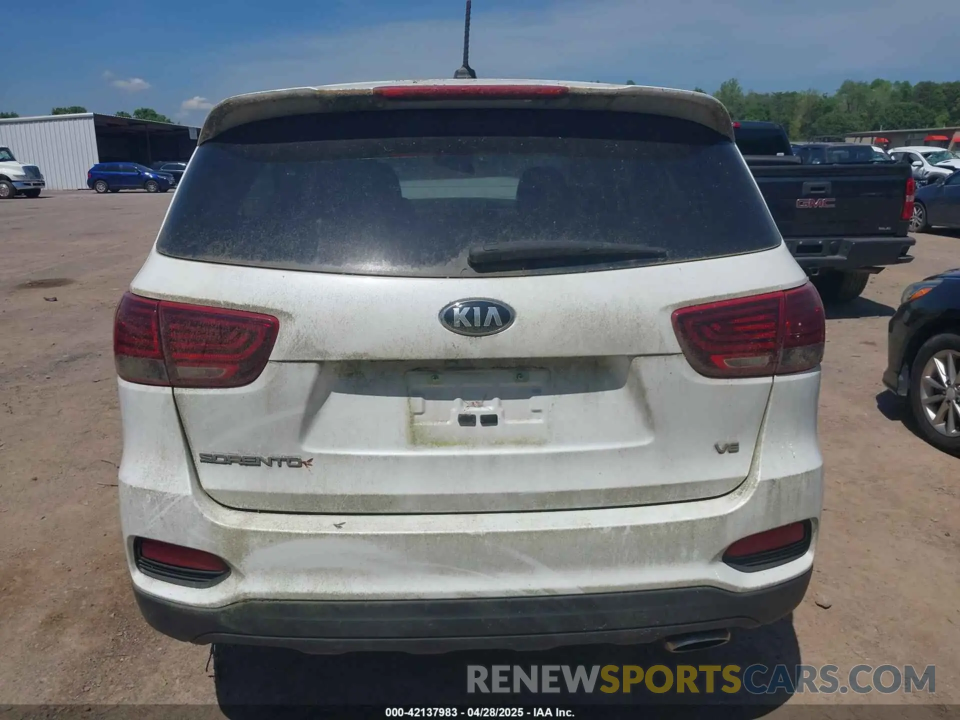 15 Photograph of a damaged car 5XYPGDA57KG440712 KIA SORENTO 2019