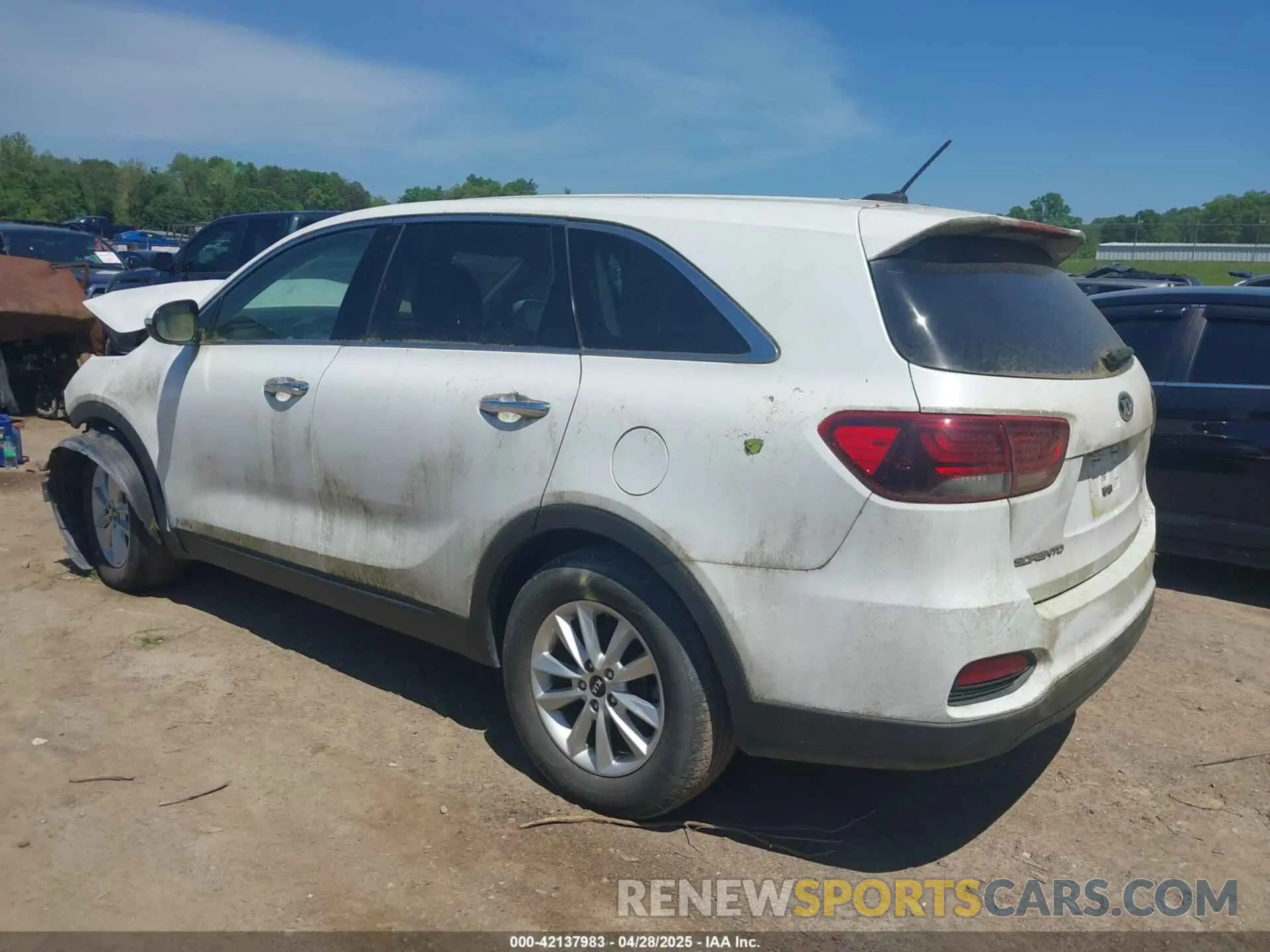 3 Photograph of a damaged car 5XYPGDA57KG440712 KIA SORENTO 2019