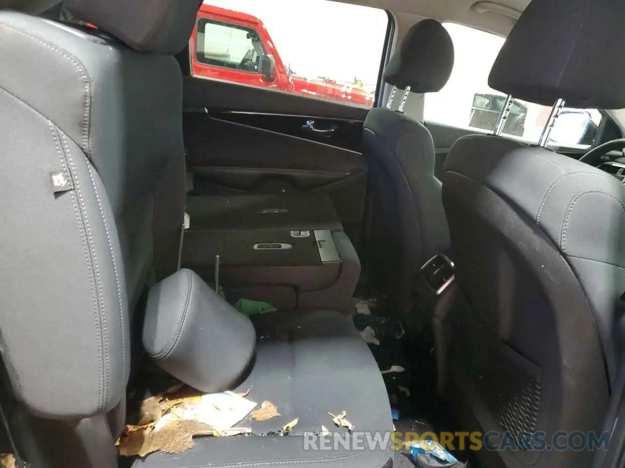 11 Photograph of a damaged car 5XYPGDA57KG449183 KIA SORENTO 2019